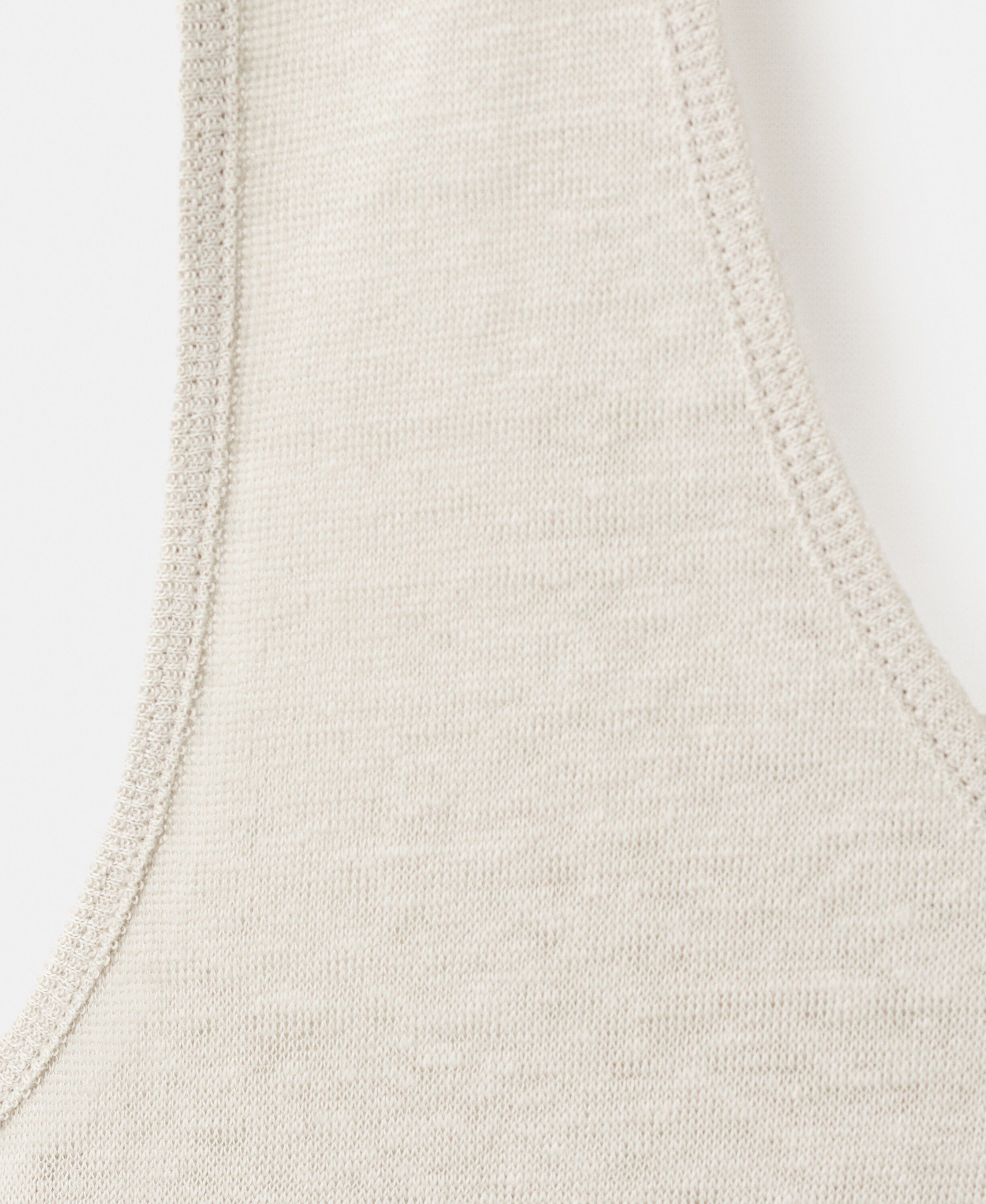 Linen top with round neckline