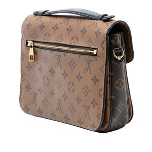 Louis Vuitton Shoulder Bags