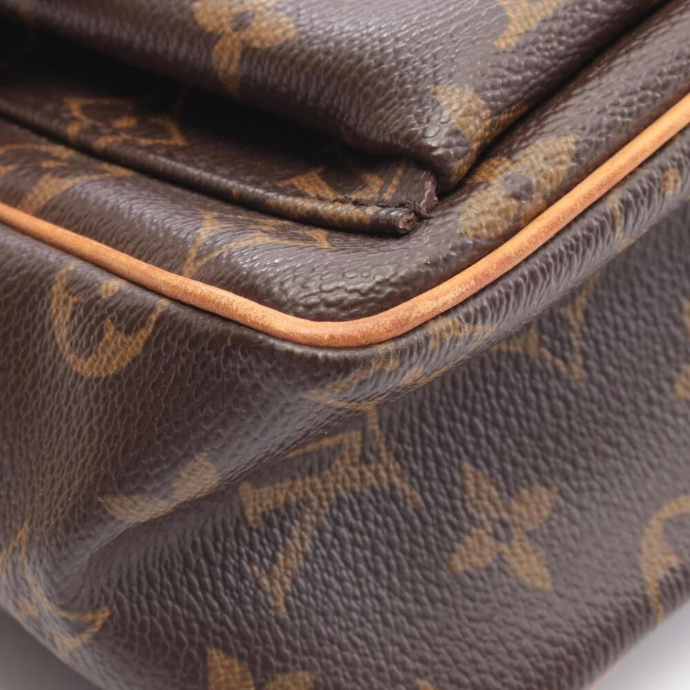 Louis Vuitton Shoulder Bags