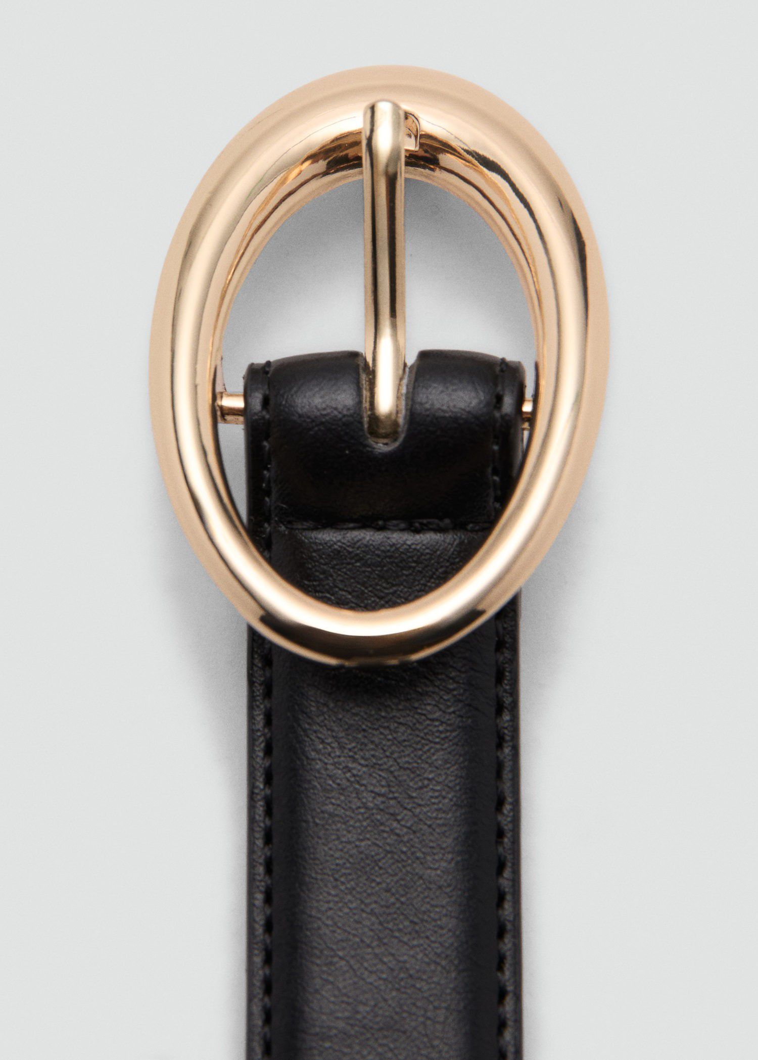 Oval buckle belt