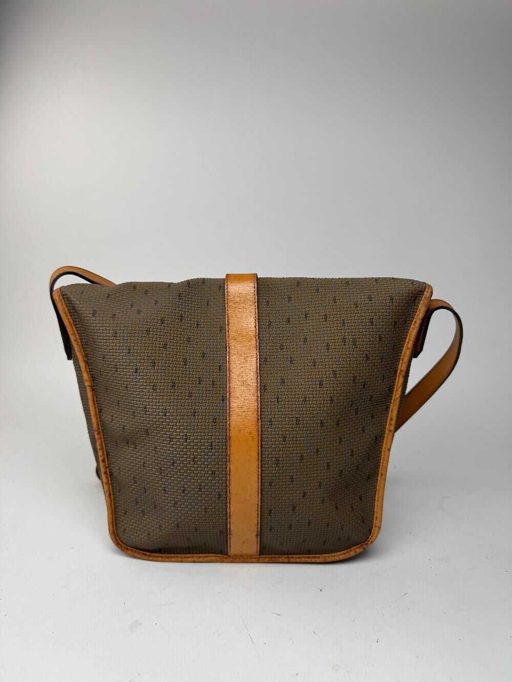 Yves Saint Laurent Shoulder Bag