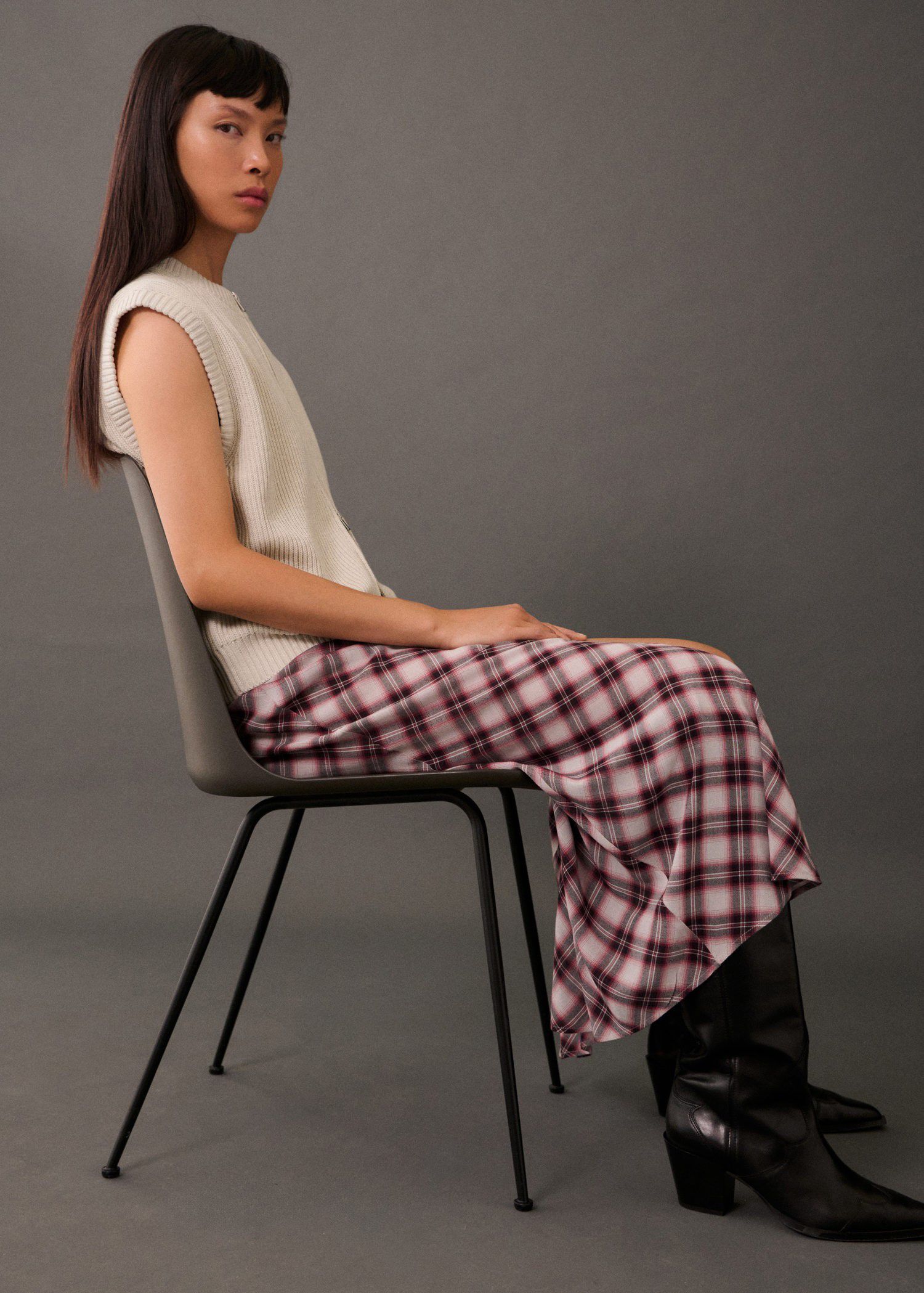 Knitted gilet with zip