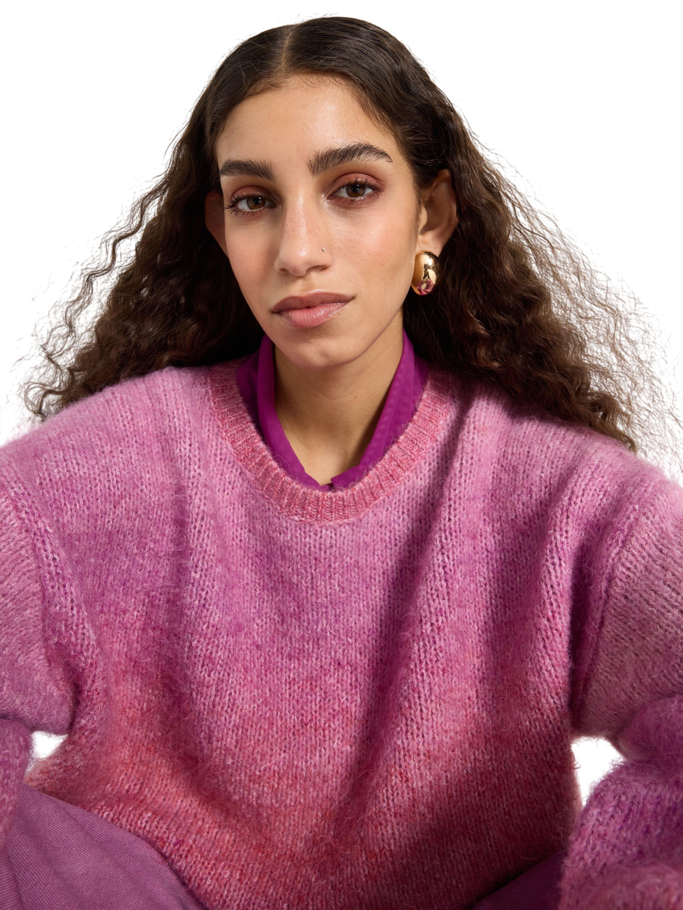 Soft knitted jumper with an oversiz
