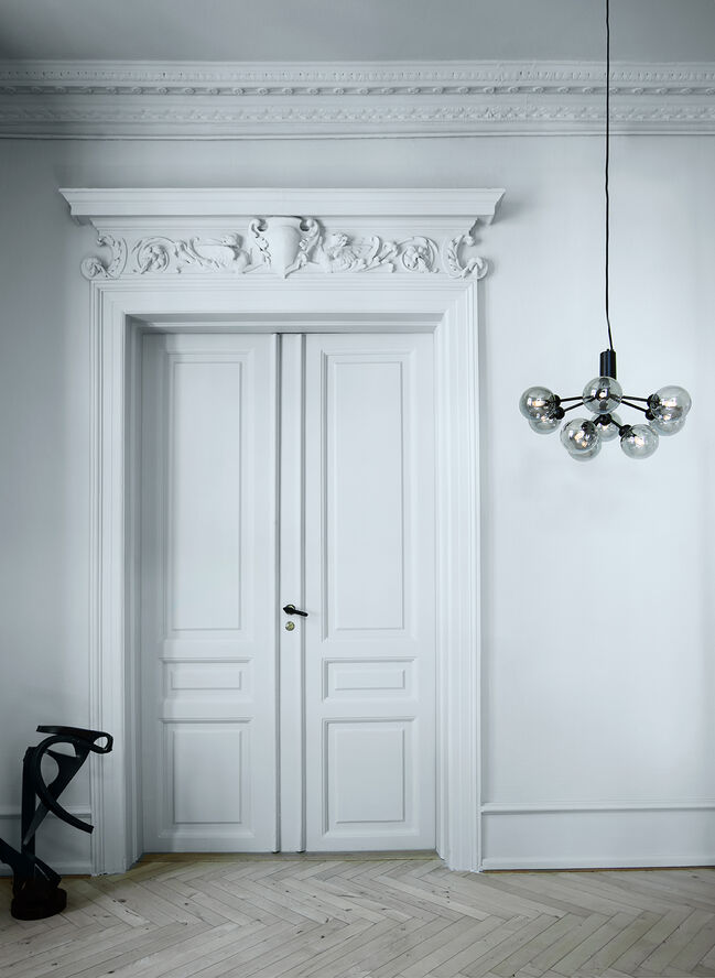 Apiales 9, satin black / smoked black