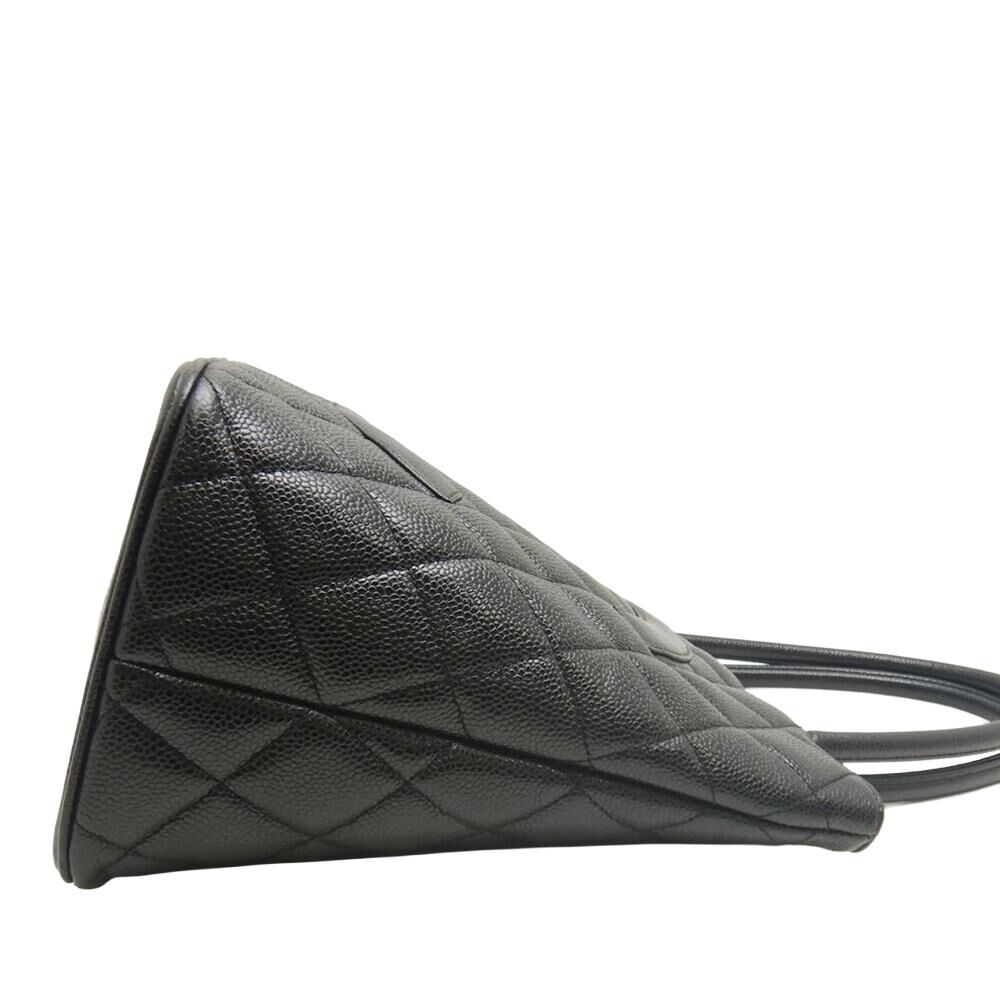 Chanel Medaillon