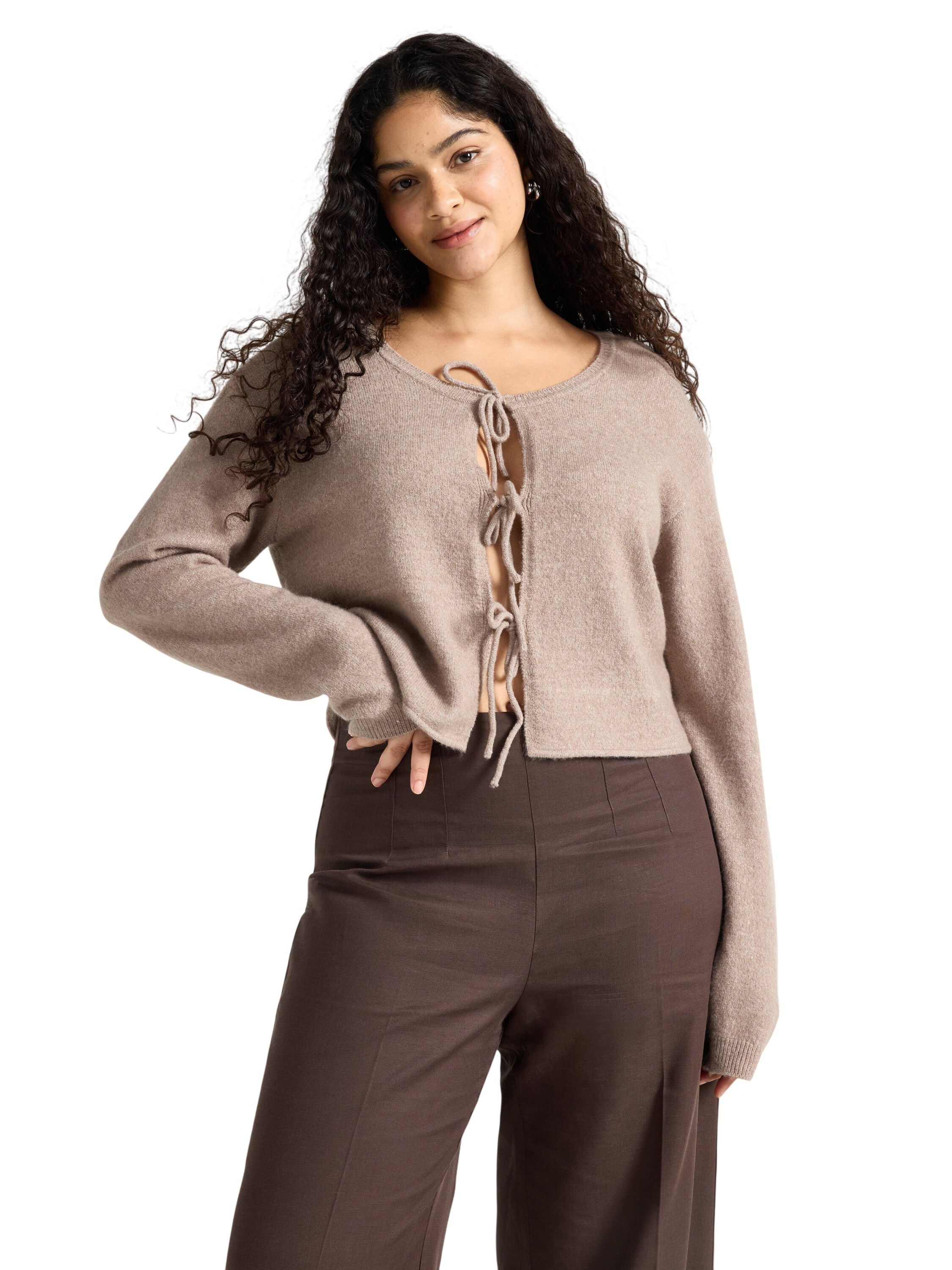 Myk, strikket cardigan med rund hal