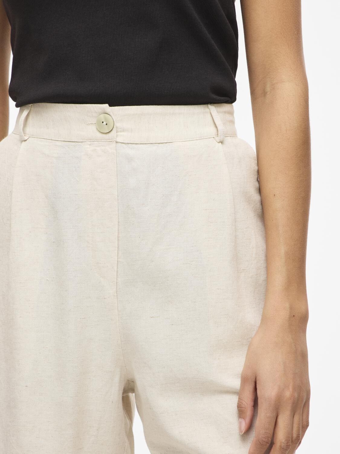 VIPRISILLA HW BERMUDA SHORTS/VOL -
