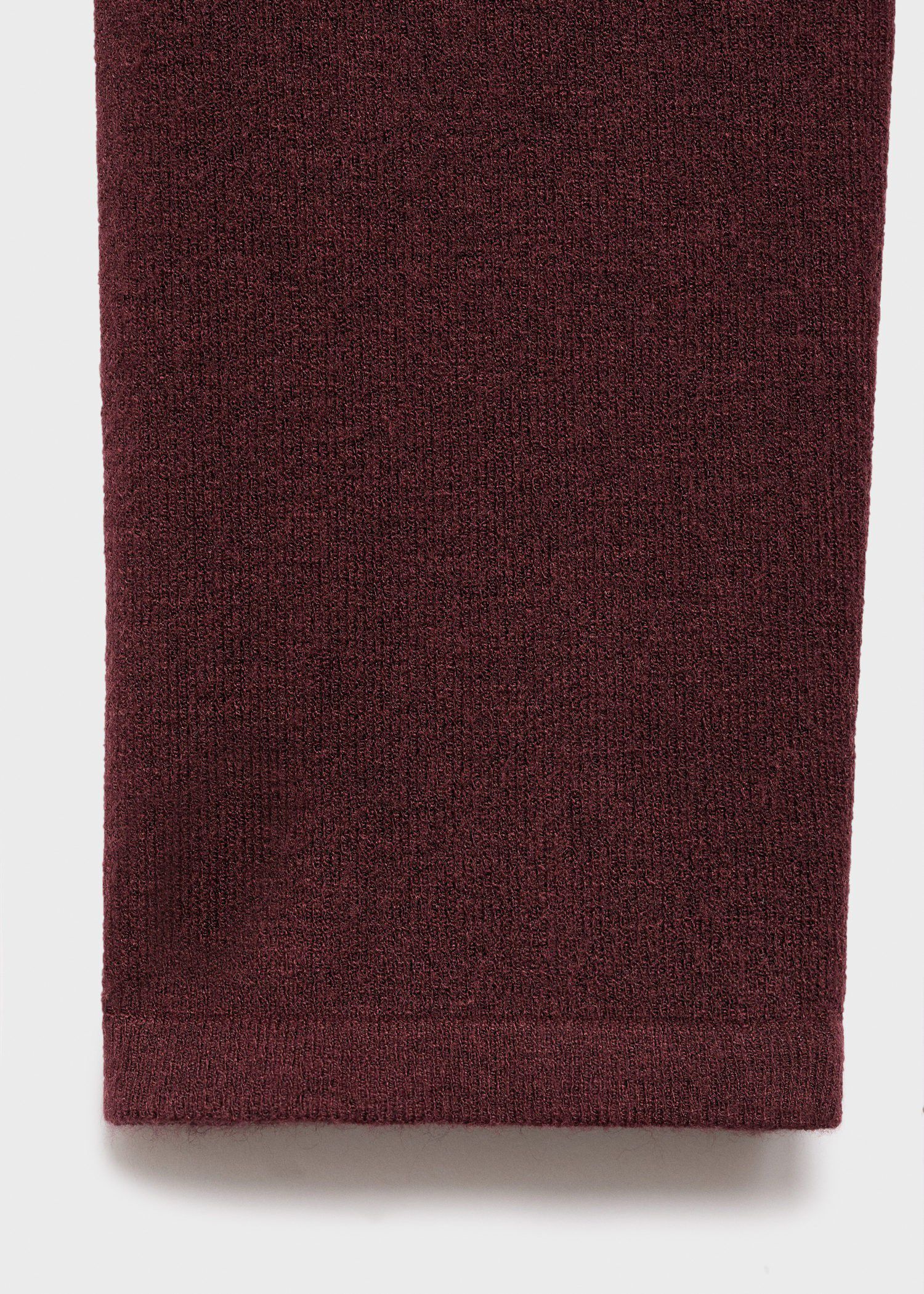 Long-sleeved fine-knit sweater