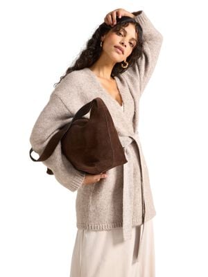 Myk sl&aring;-om-kofte med bindeb&aring;nd.