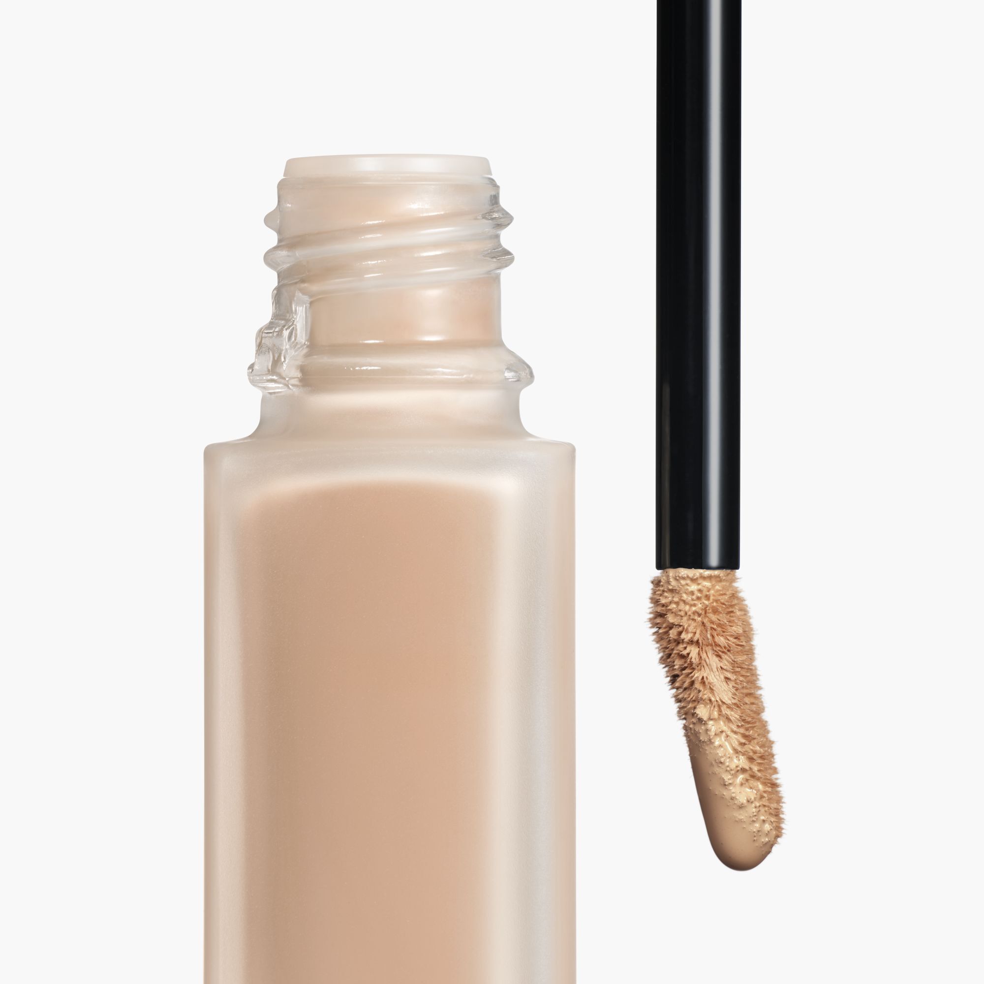ULTRAWEAR  ALL-DAY COMFORT  FLAWLESS FINISH CONCEALER