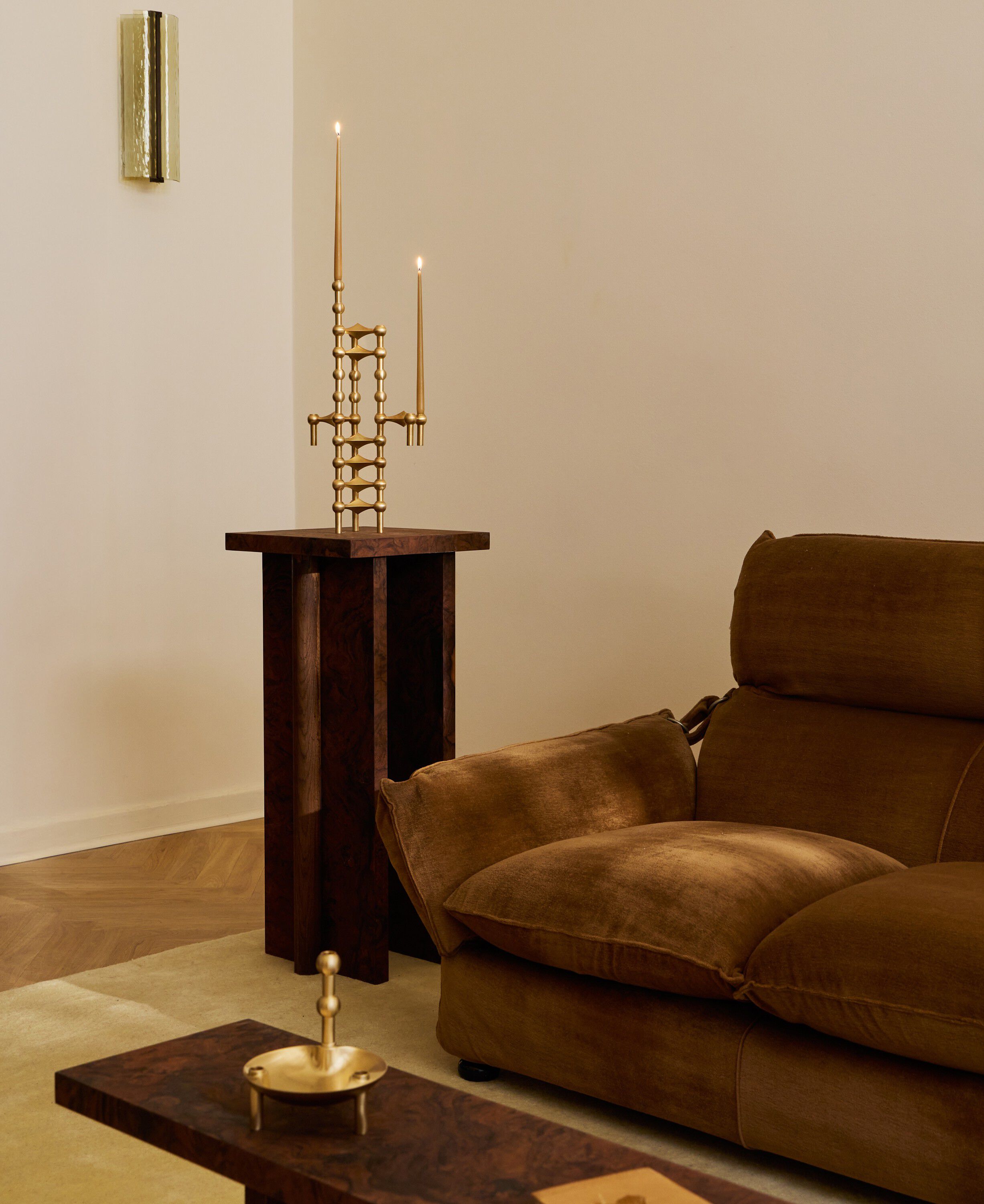 STOFF Nagel vase - brushed brass