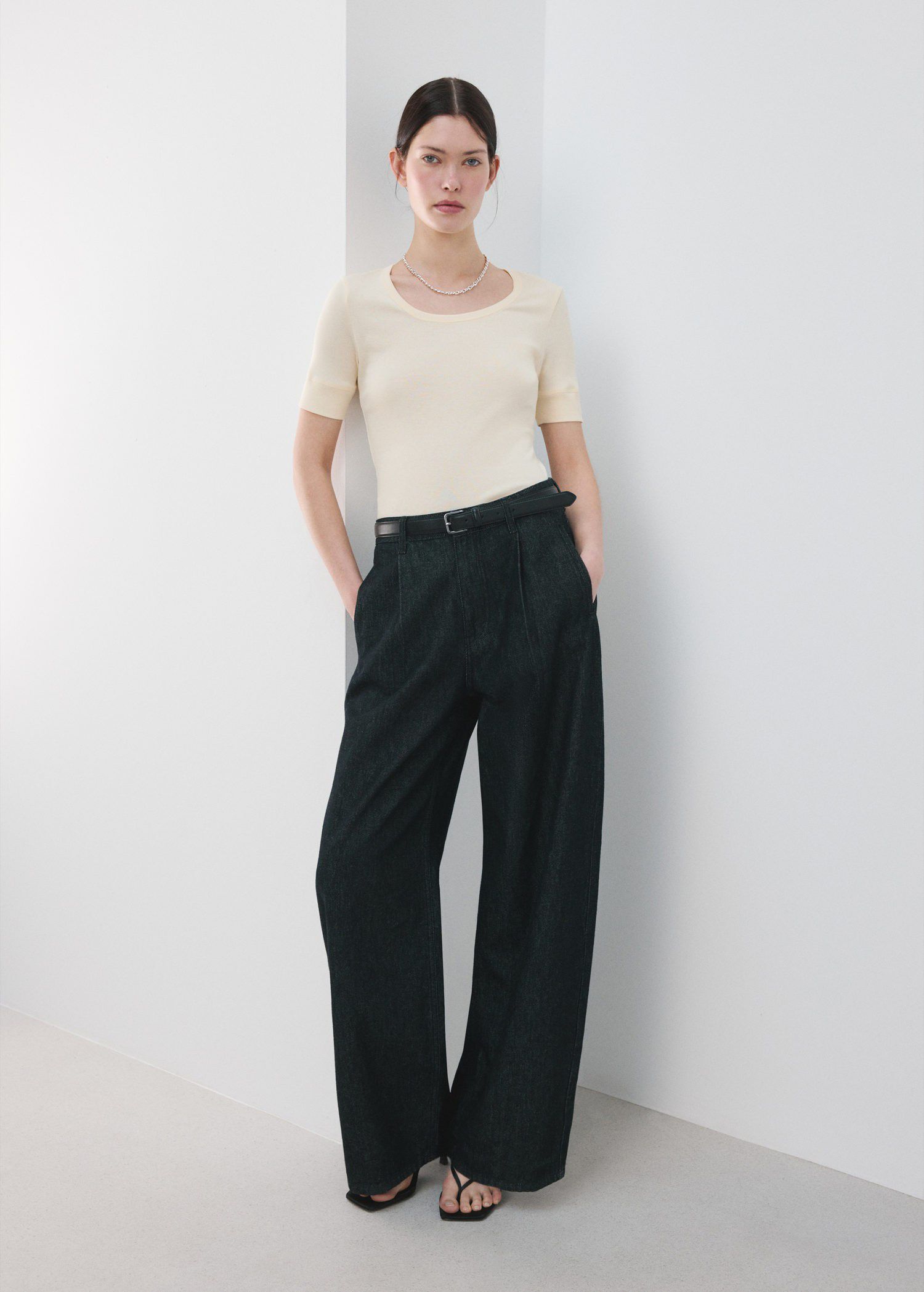 Short-sleeved fitted t-shirt