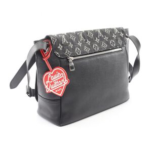 Louis Vuitton Shoulder Bags