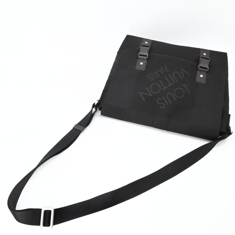 Louis Vuitton Shoulder Bags