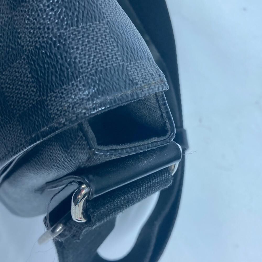 Louis Vuitton Messenger