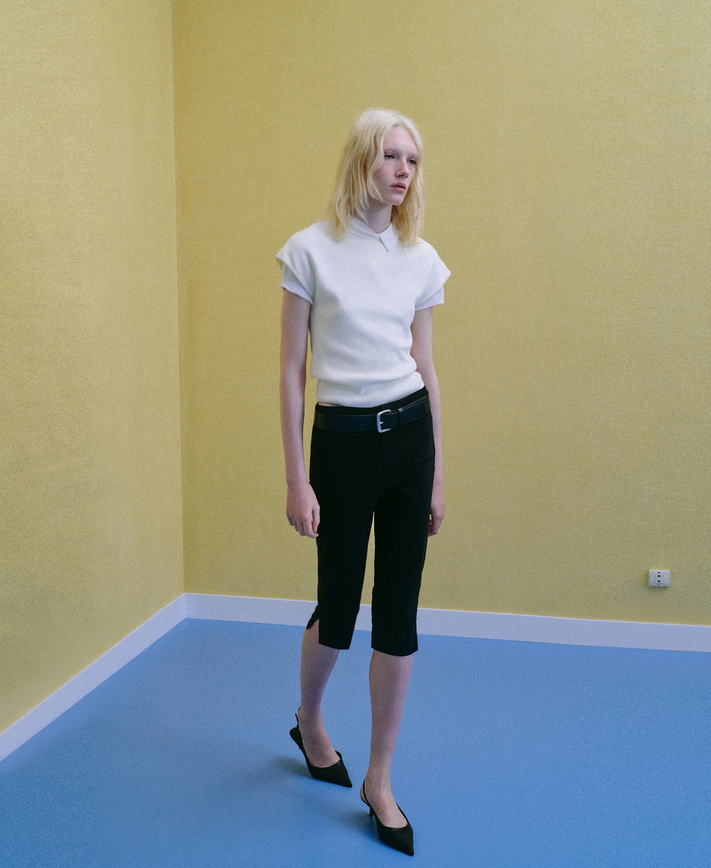 Short-sleeve funnel neck jumper