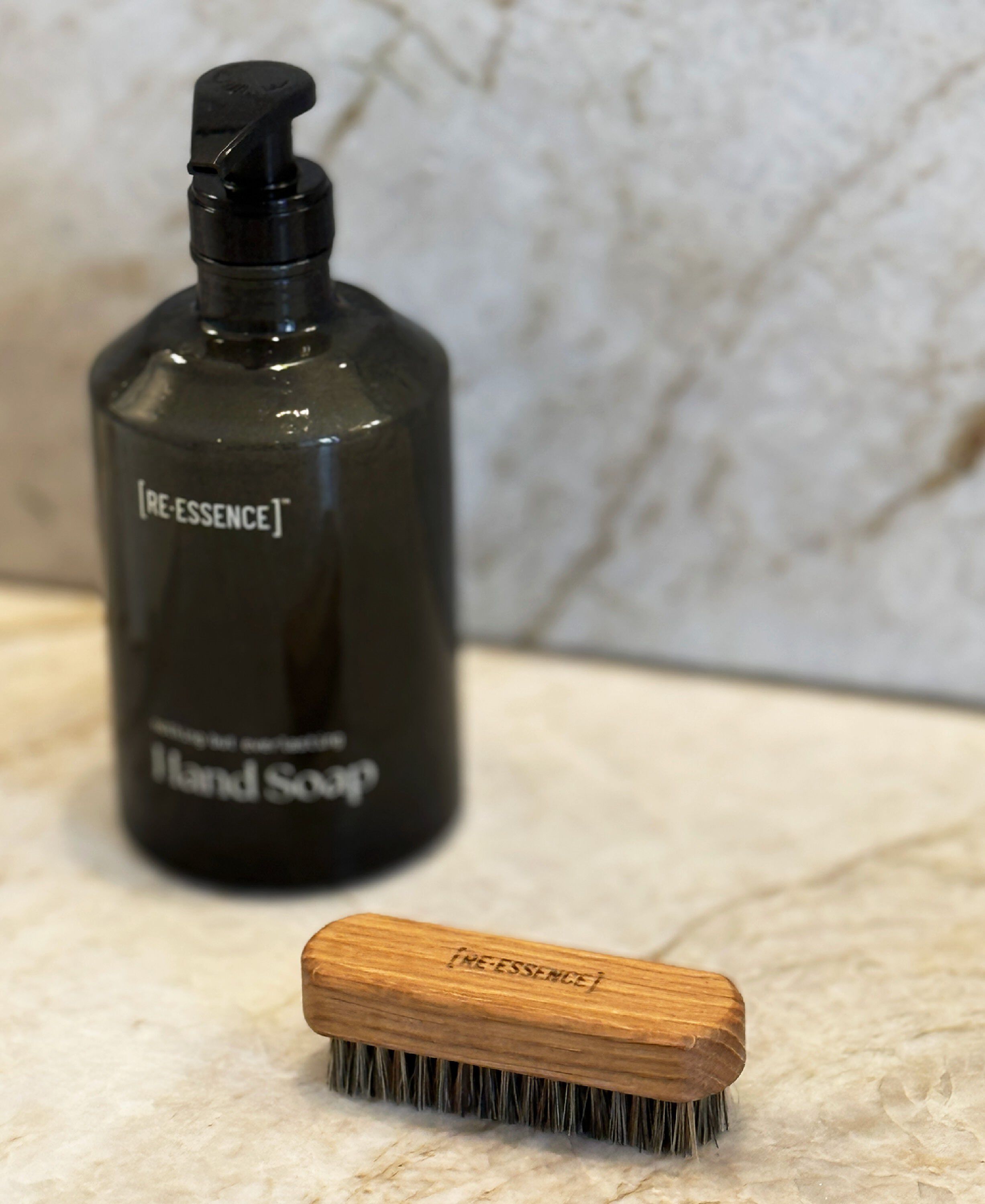 [RE&middot;ESSENCE] negleb&oslash;rste