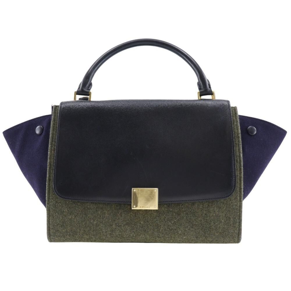 C&eacute;line Trap&egrave;ze