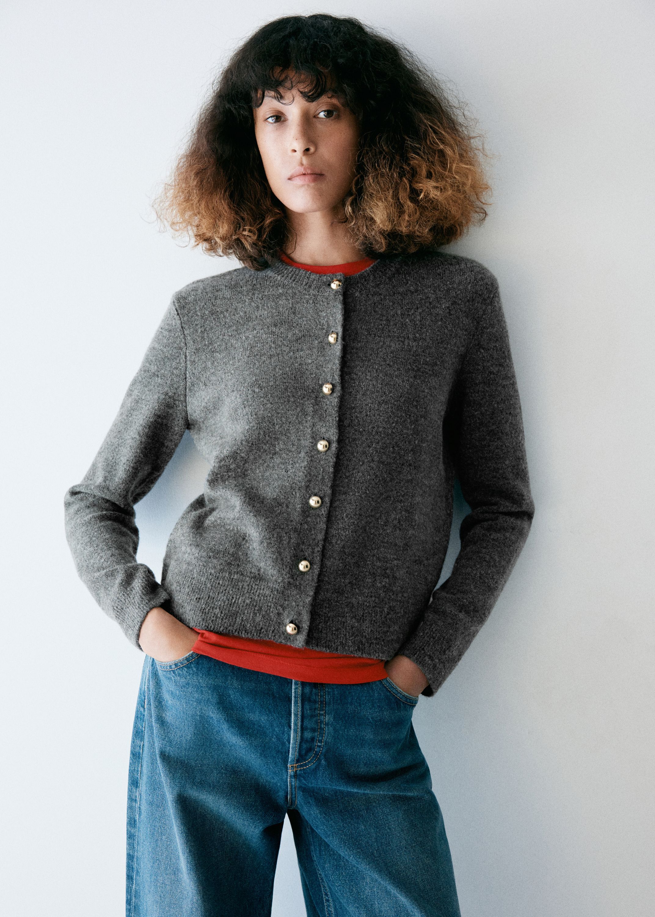Knitted cardigan with metallic butt