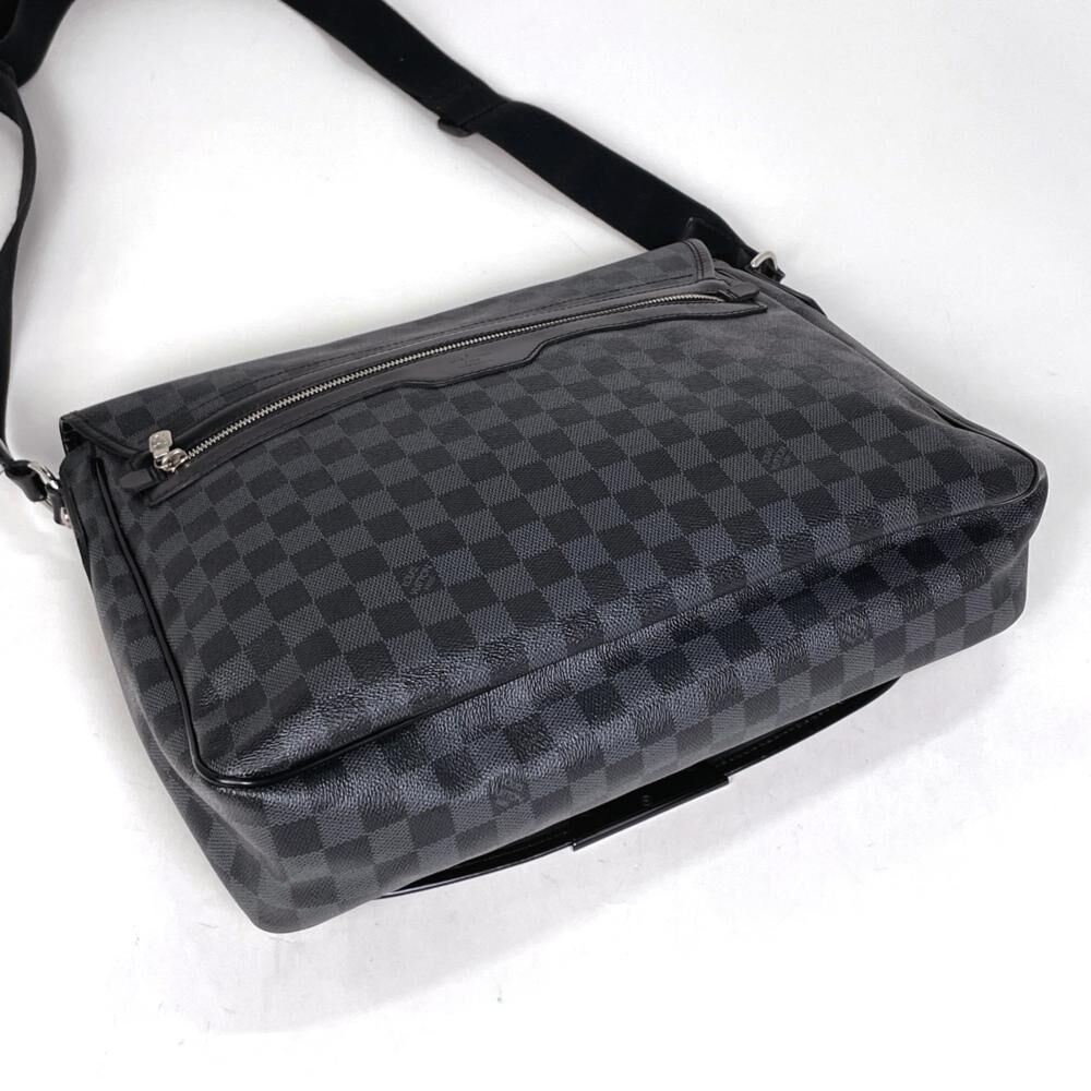 Louis Vuitton Shoulder Bags