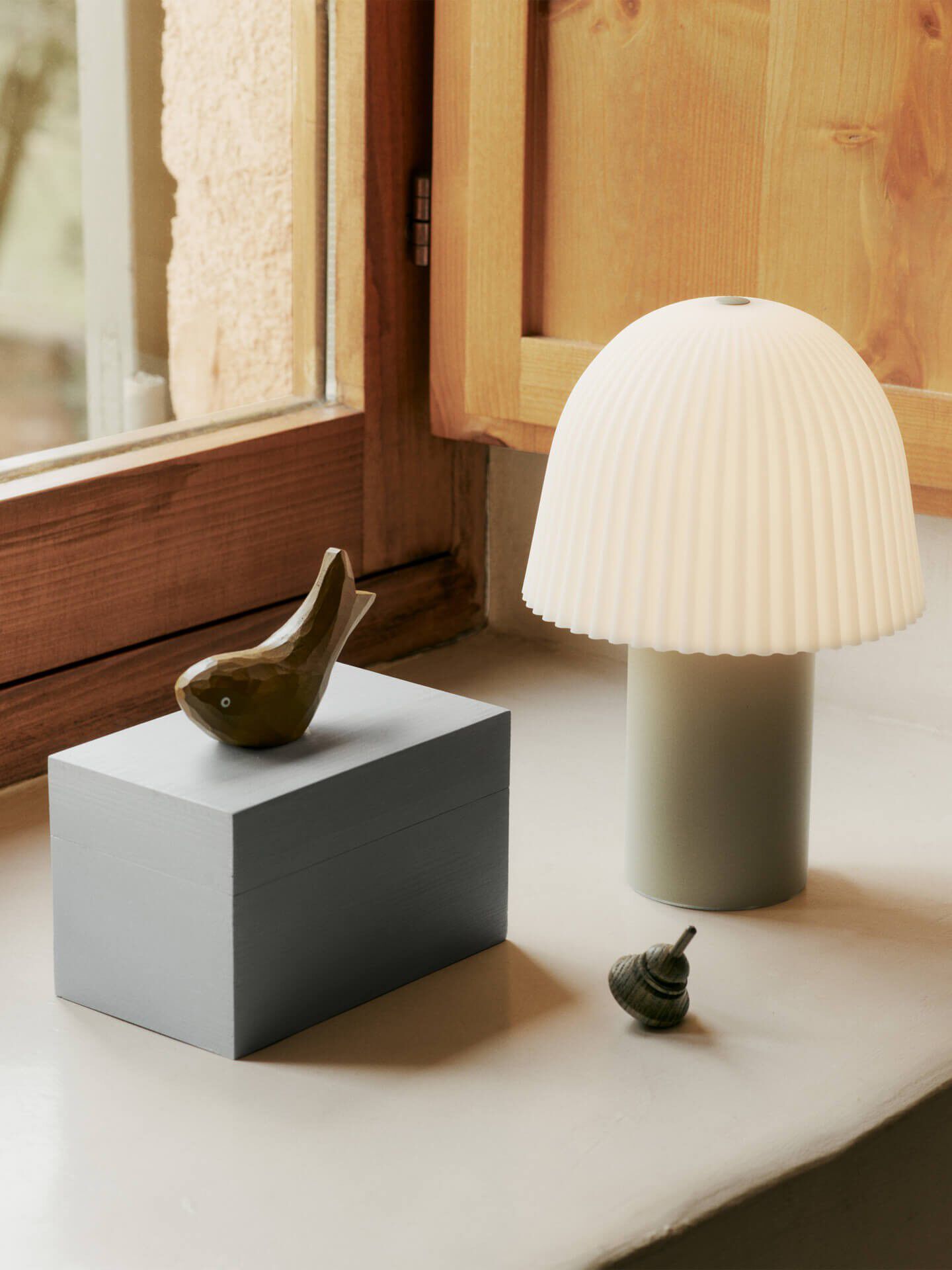 Frill Portable Lamp - Cashmere/White