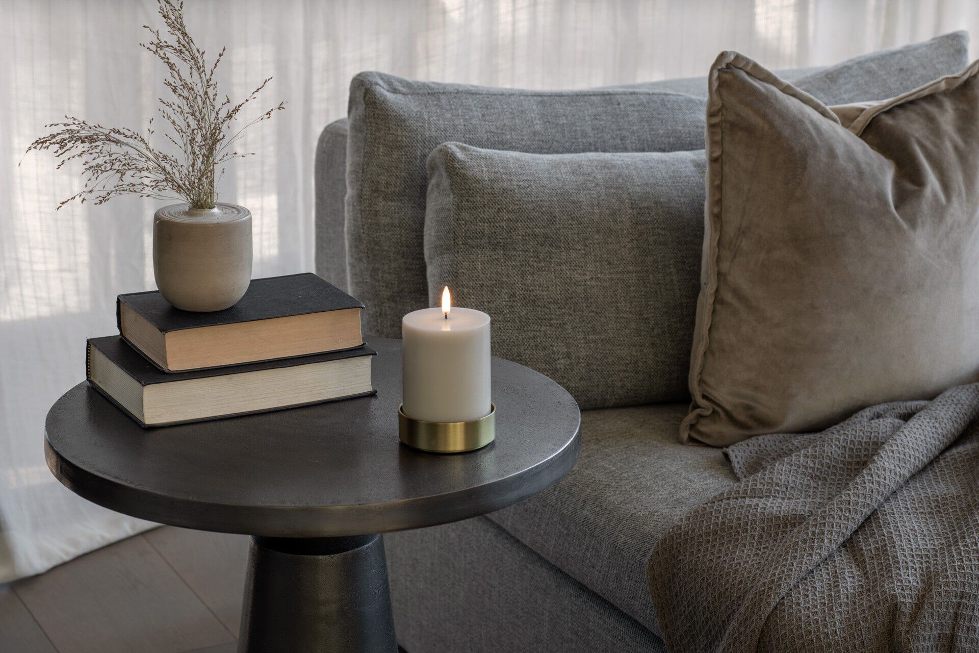 Light Candleholder pillar, Matte Brass, 9x3 cm