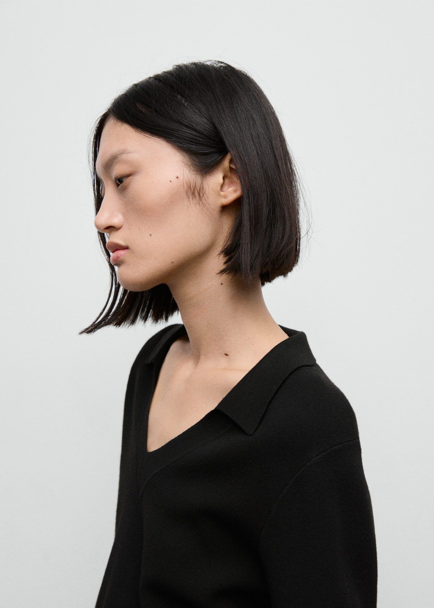 Fine-knit V-neck sweater