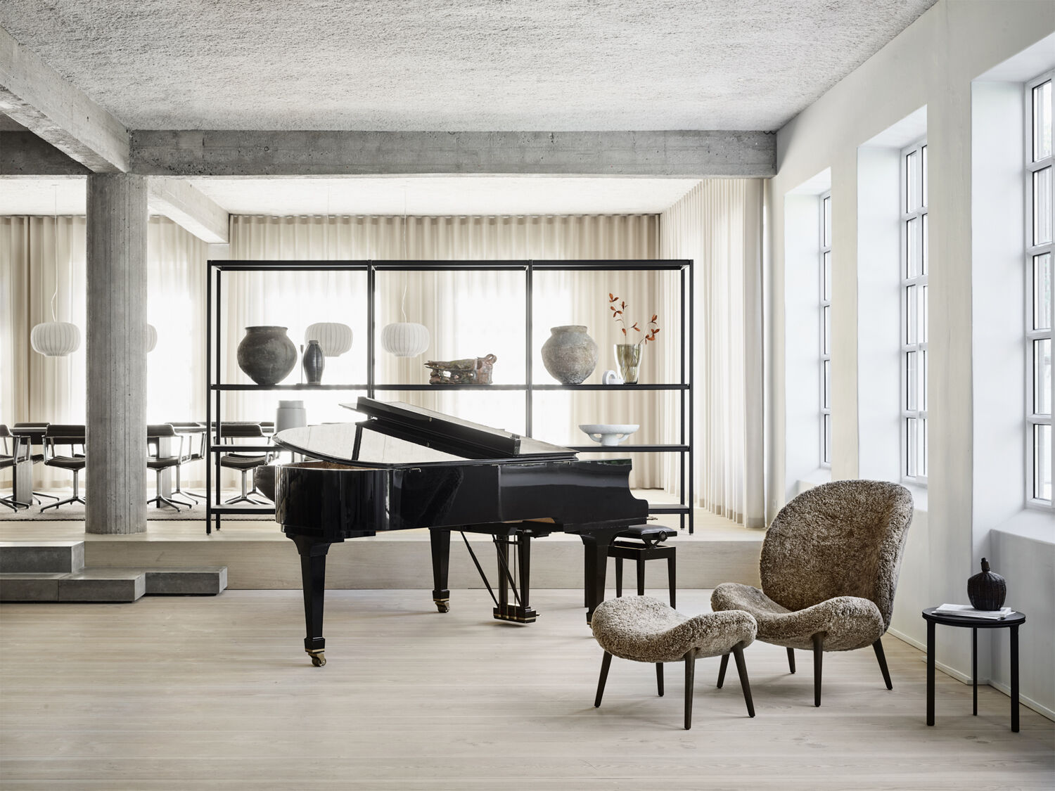 Lodge Footstool Dark Oak Curly col. 07