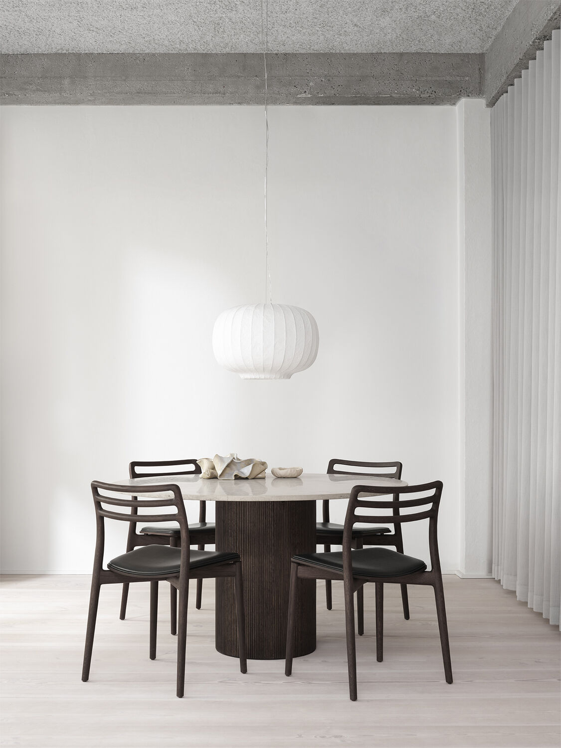 Vipp494 Cabin round &Oslash;130 L. Beige marble, Dark oak