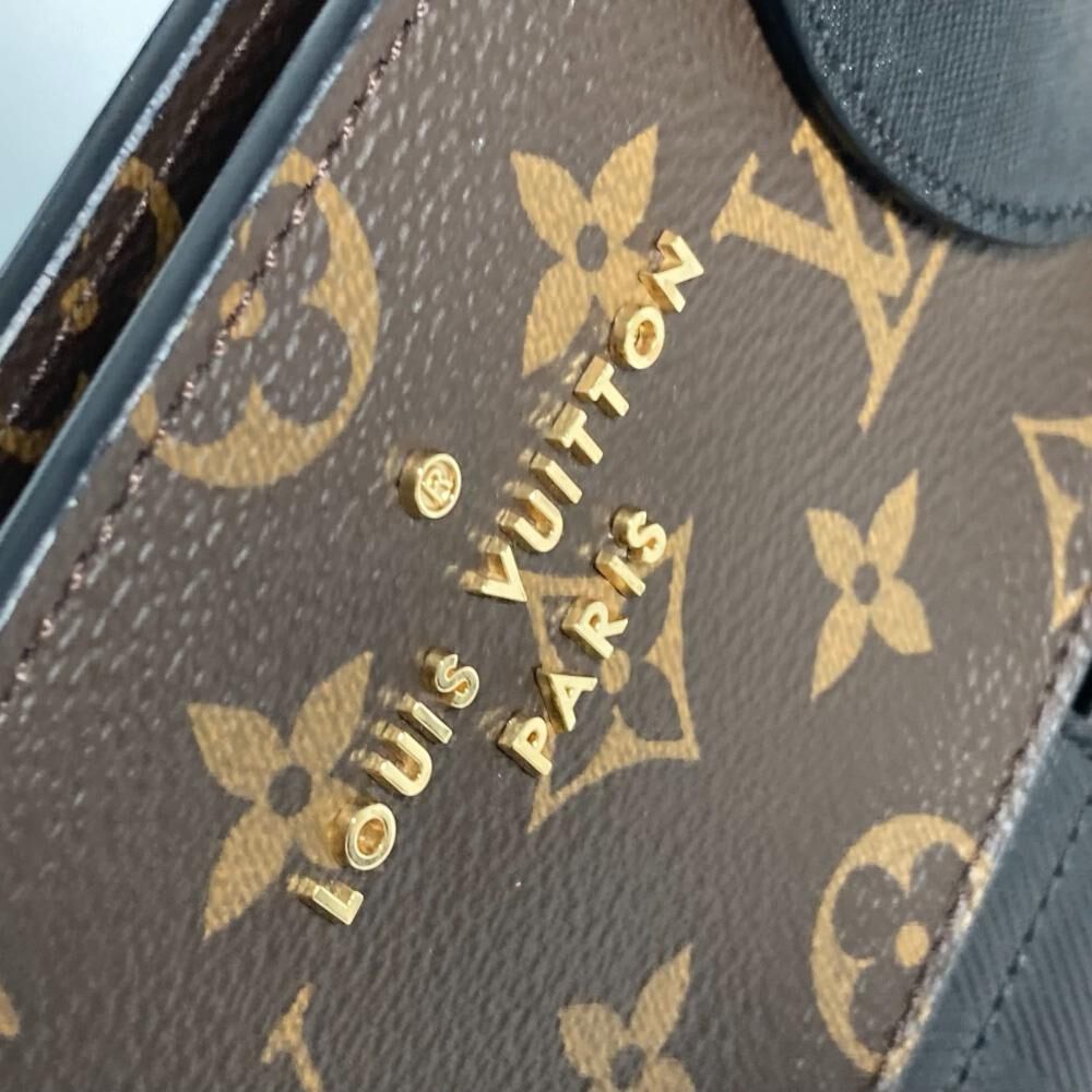 Louis Vuitton Shoulder Bags