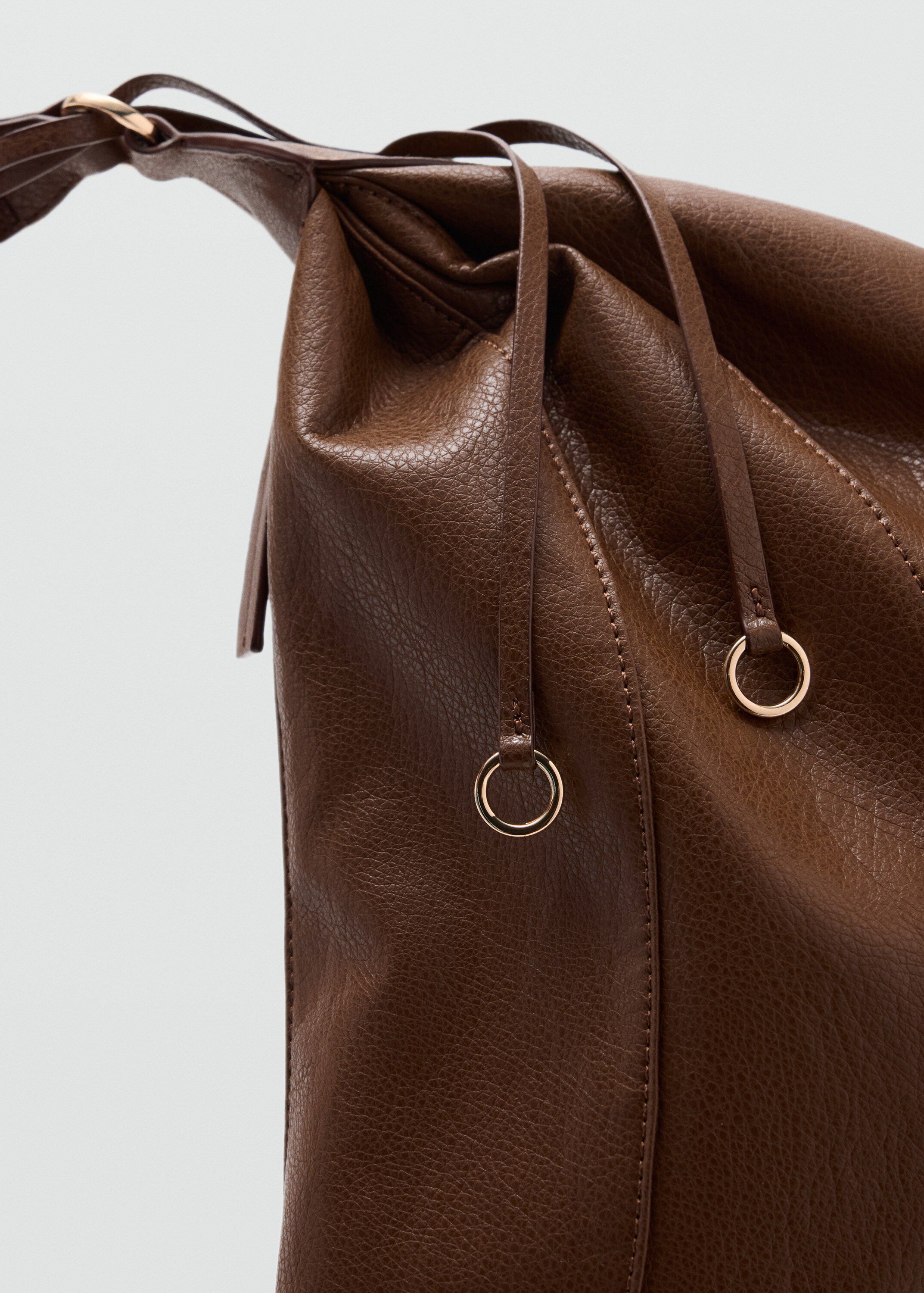 Oval shoulder bag