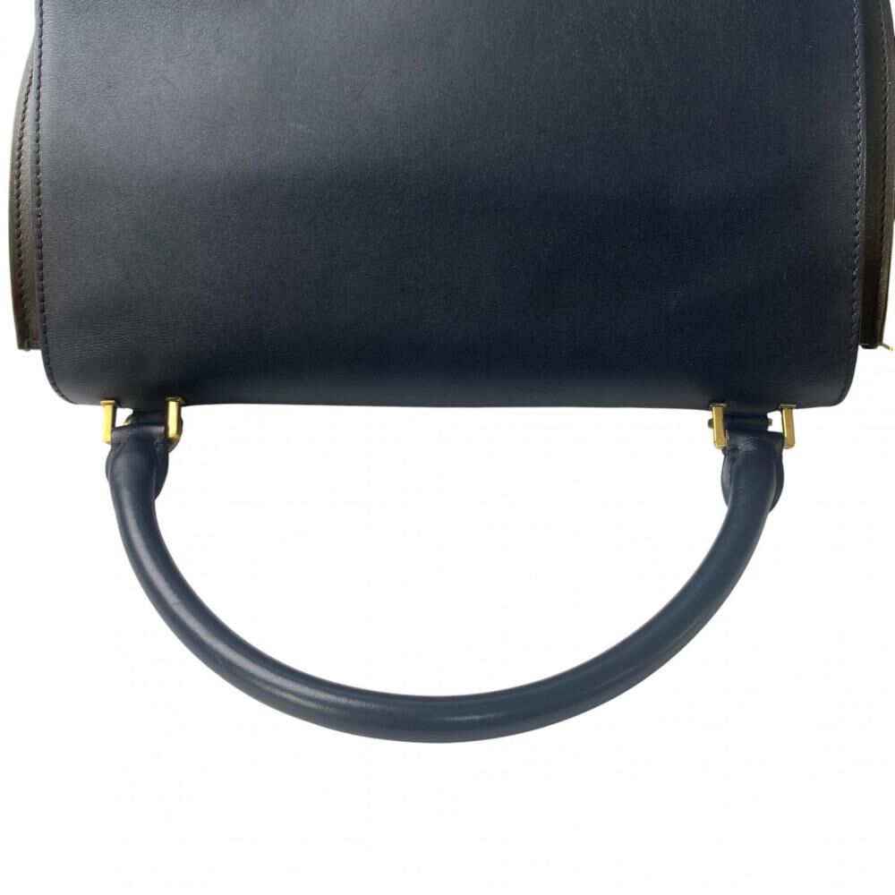 C&eacute;line Trapeze