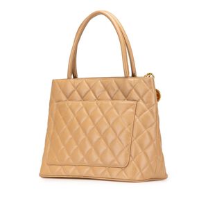 Chanel Medaillon
