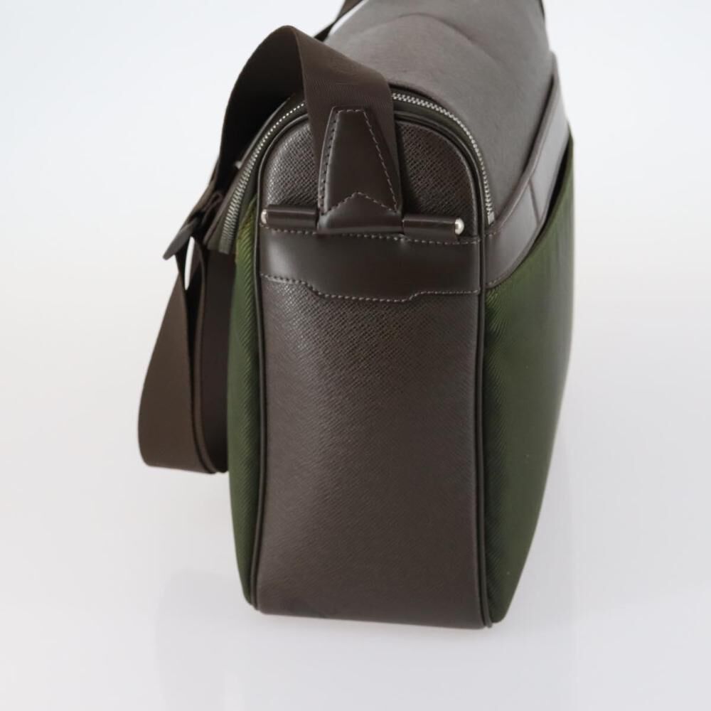 Louis Vuitton Taiga Kendall