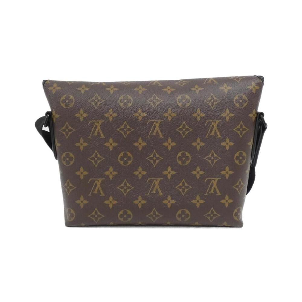 Louis Vuitton Shoulder Bags