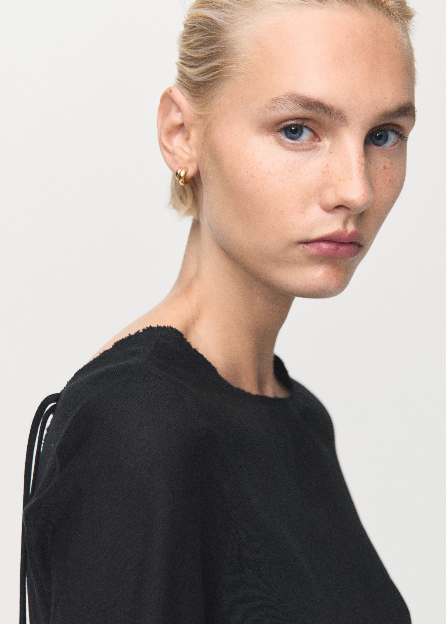 Linen dress with back opening