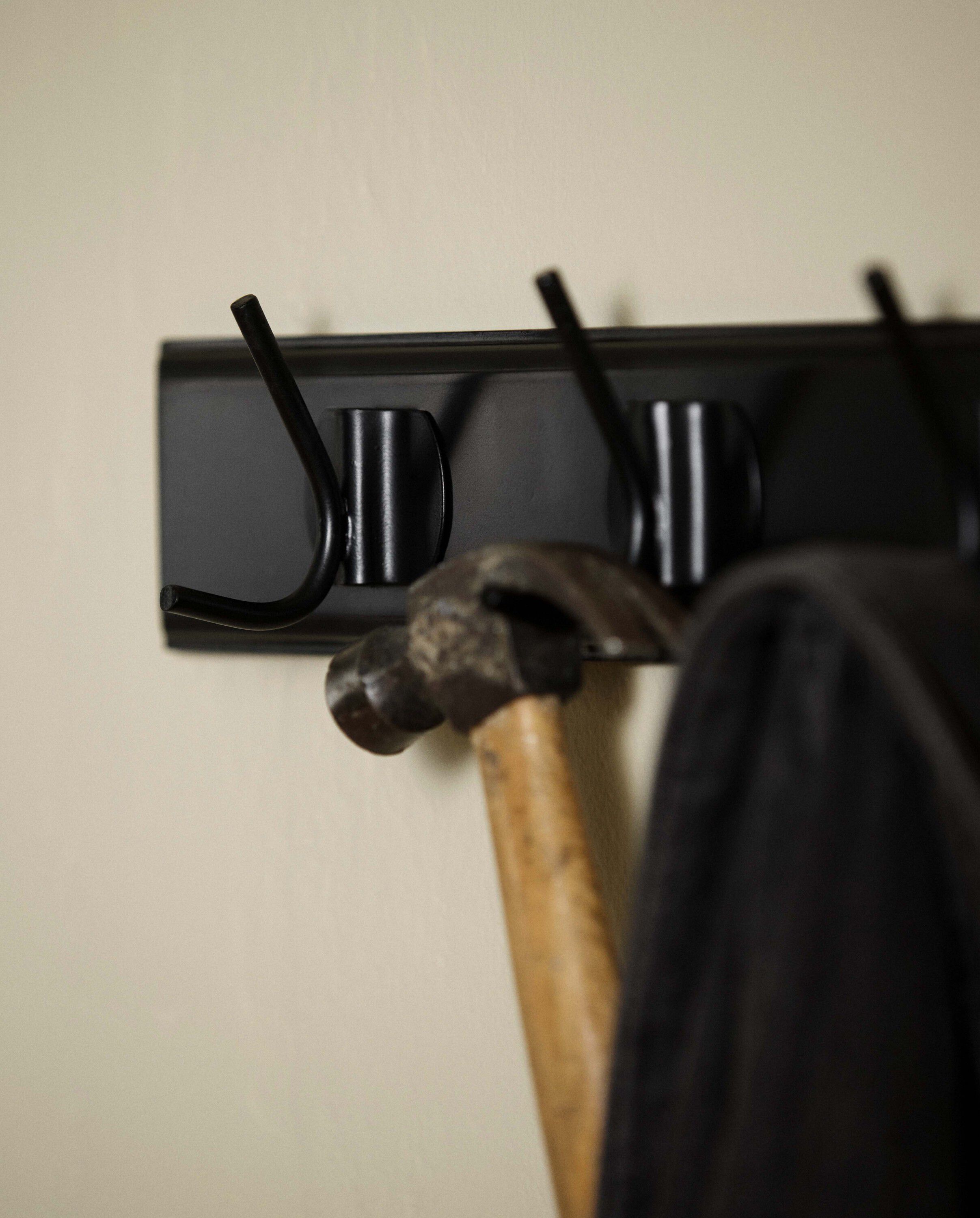 EDGY coat rack, 6 hooks - black w. black finish