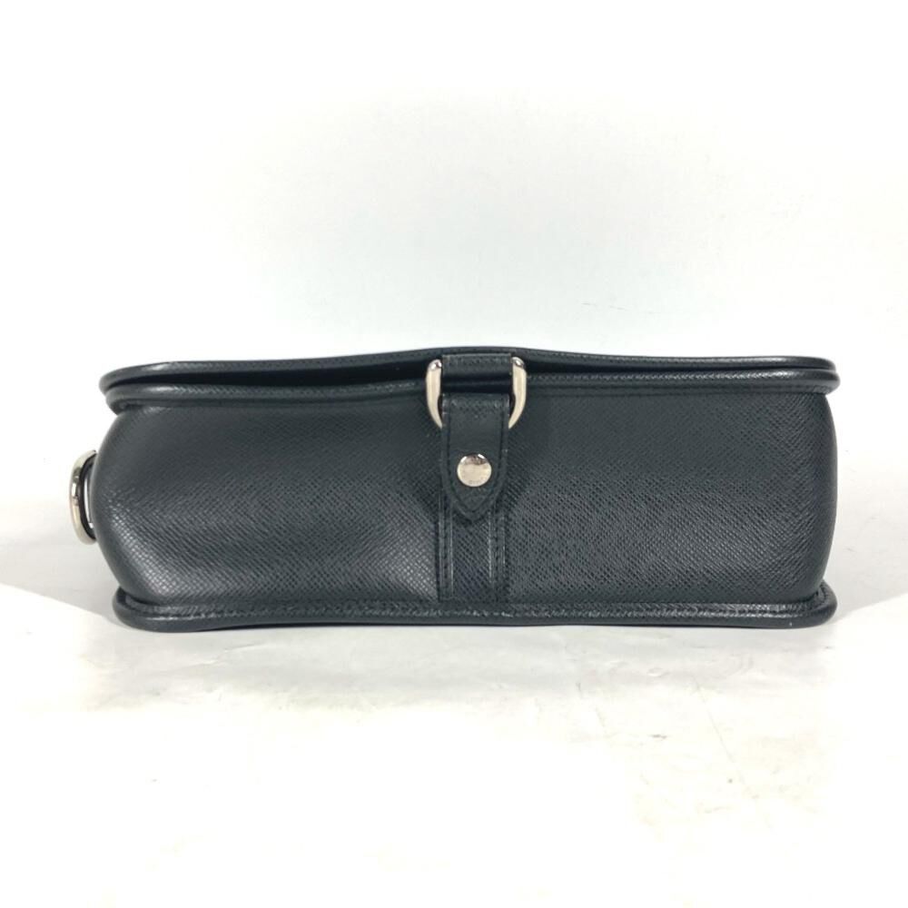 Louis Vuitton Messenger