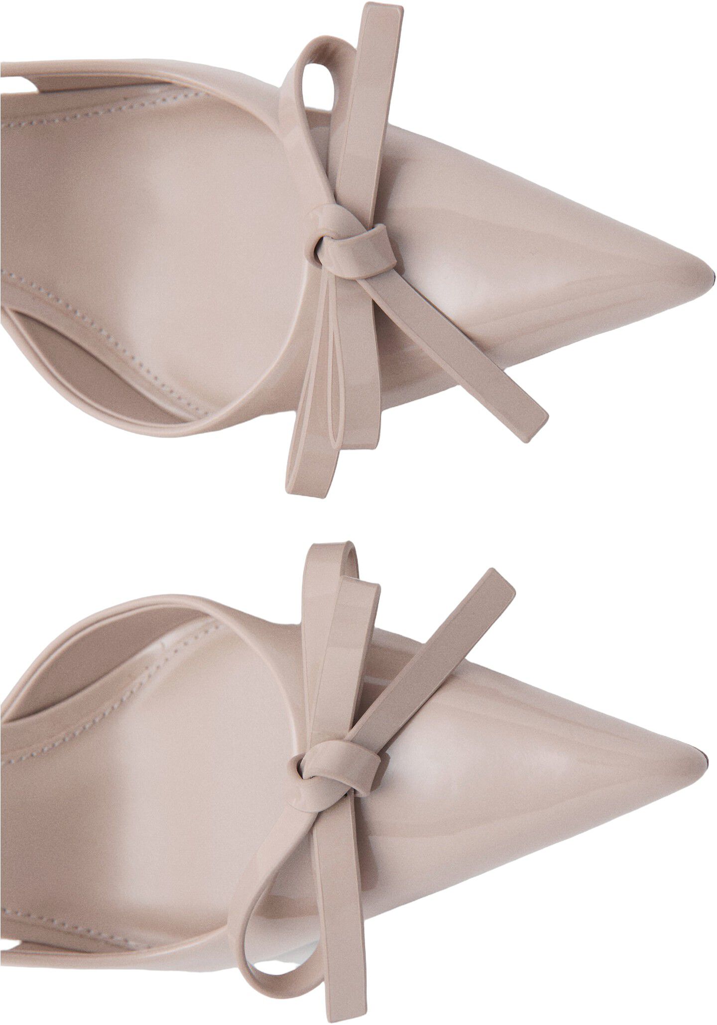 High-heeled shoes with pointed toe