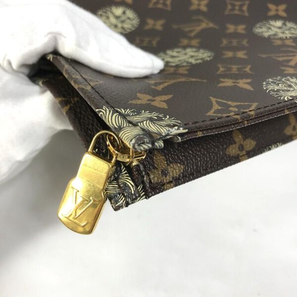 Louis Vuitton Poche Toilette