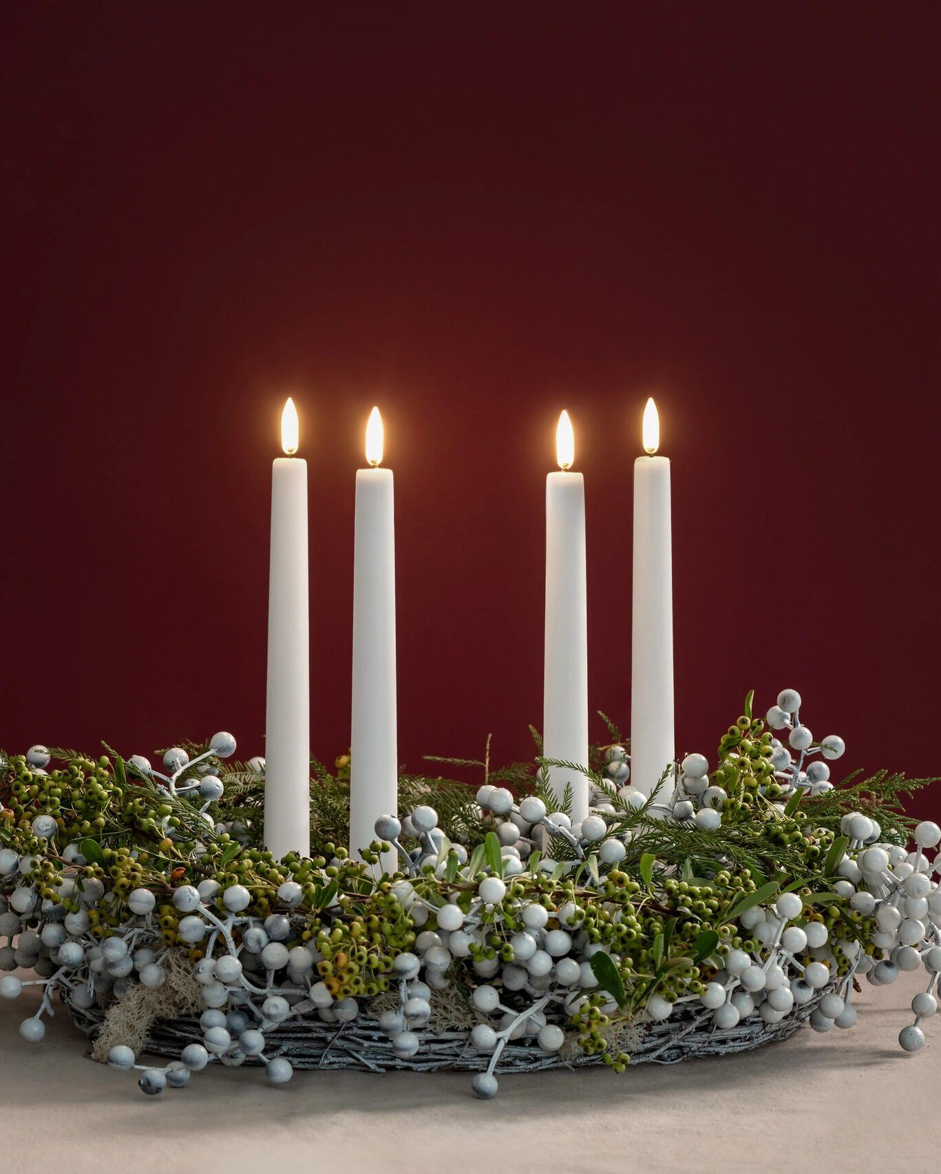 Giftbox w. spike, remote, LED taper candle, Nordic White, sm