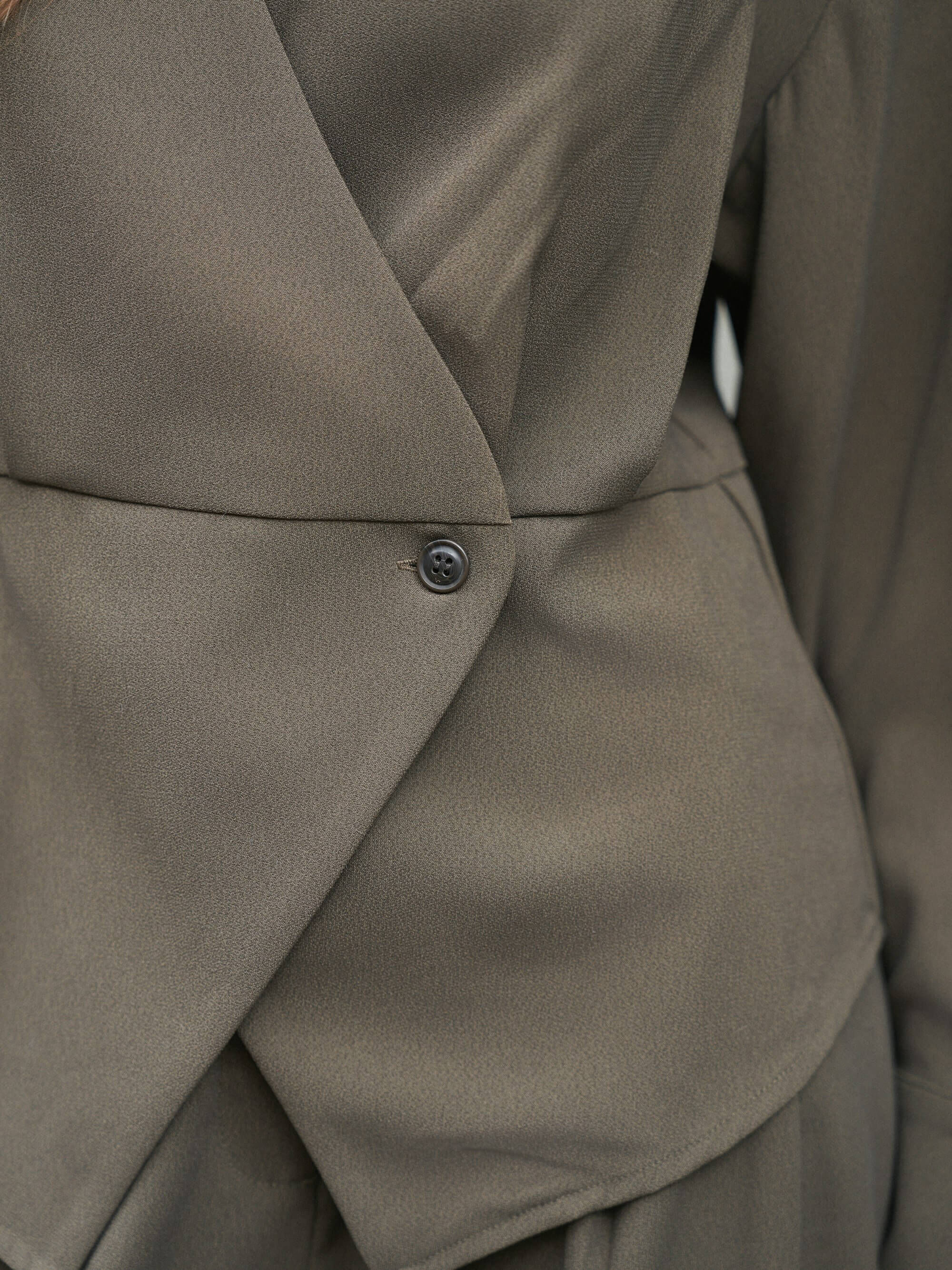 Reline Crepe Blouse