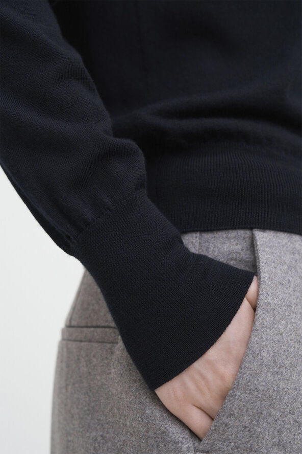 Merino R-neck Sweater