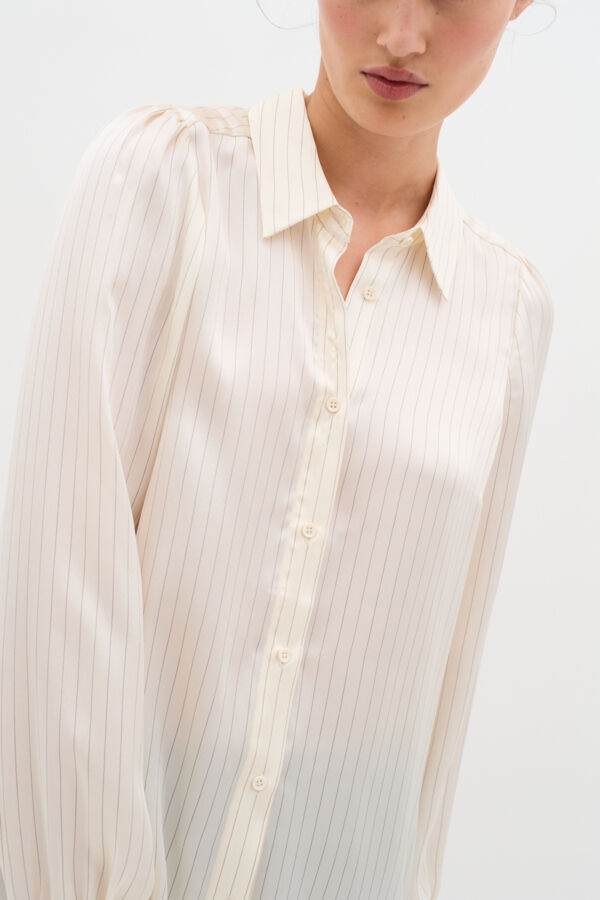 LarinaIW Shirt Premium