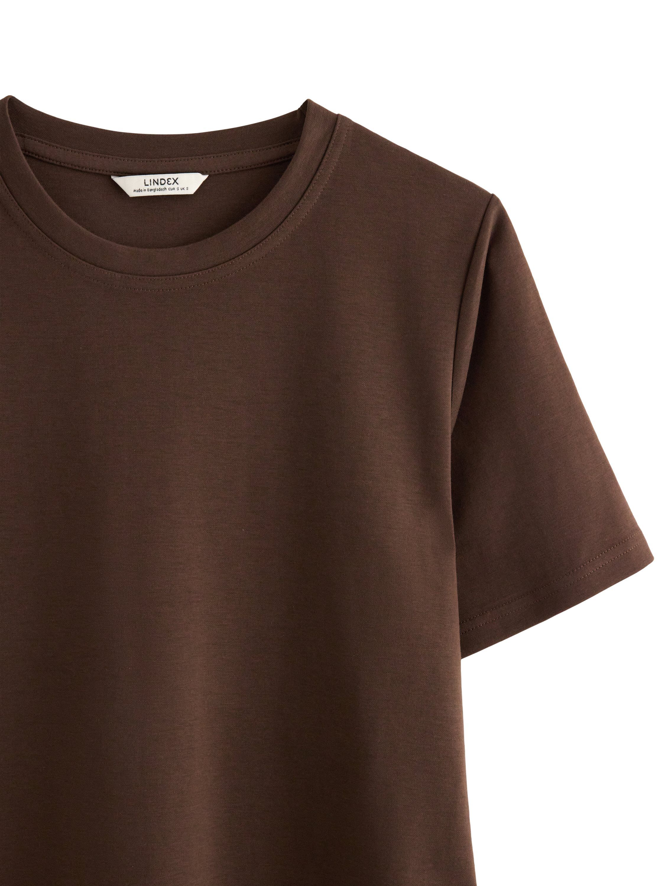 Kortermet t-skjorte i litt kraftige