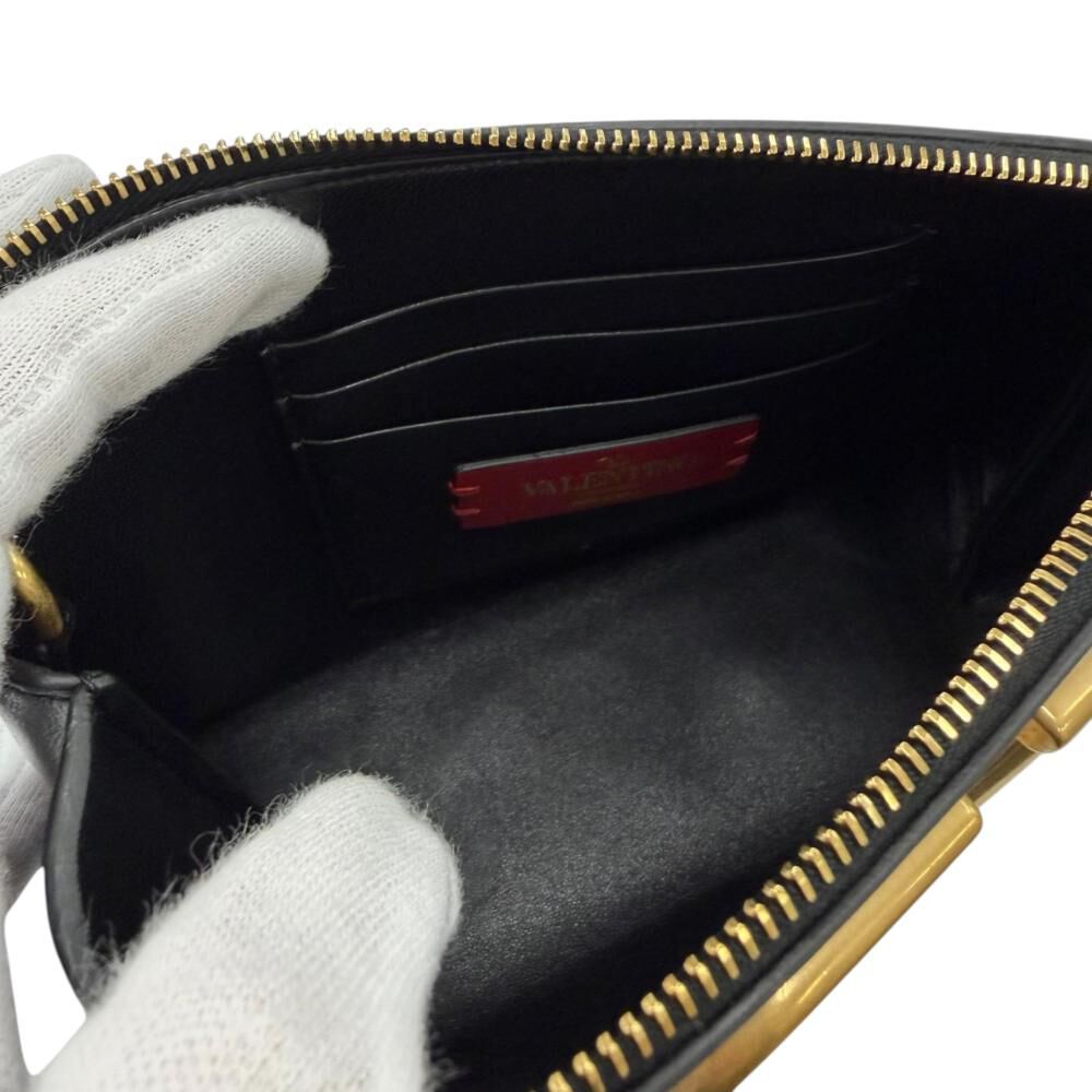 Valentino Pouch