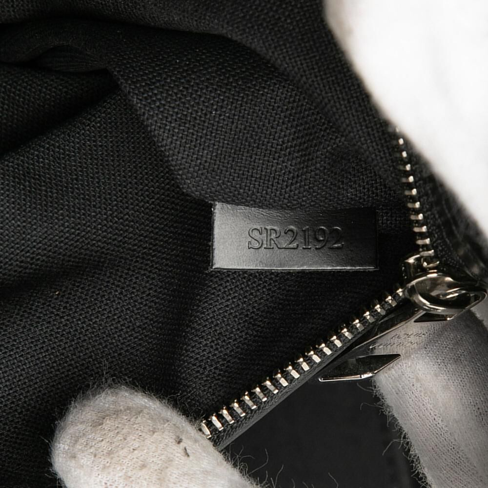 Louis Vuitton Poche Documents