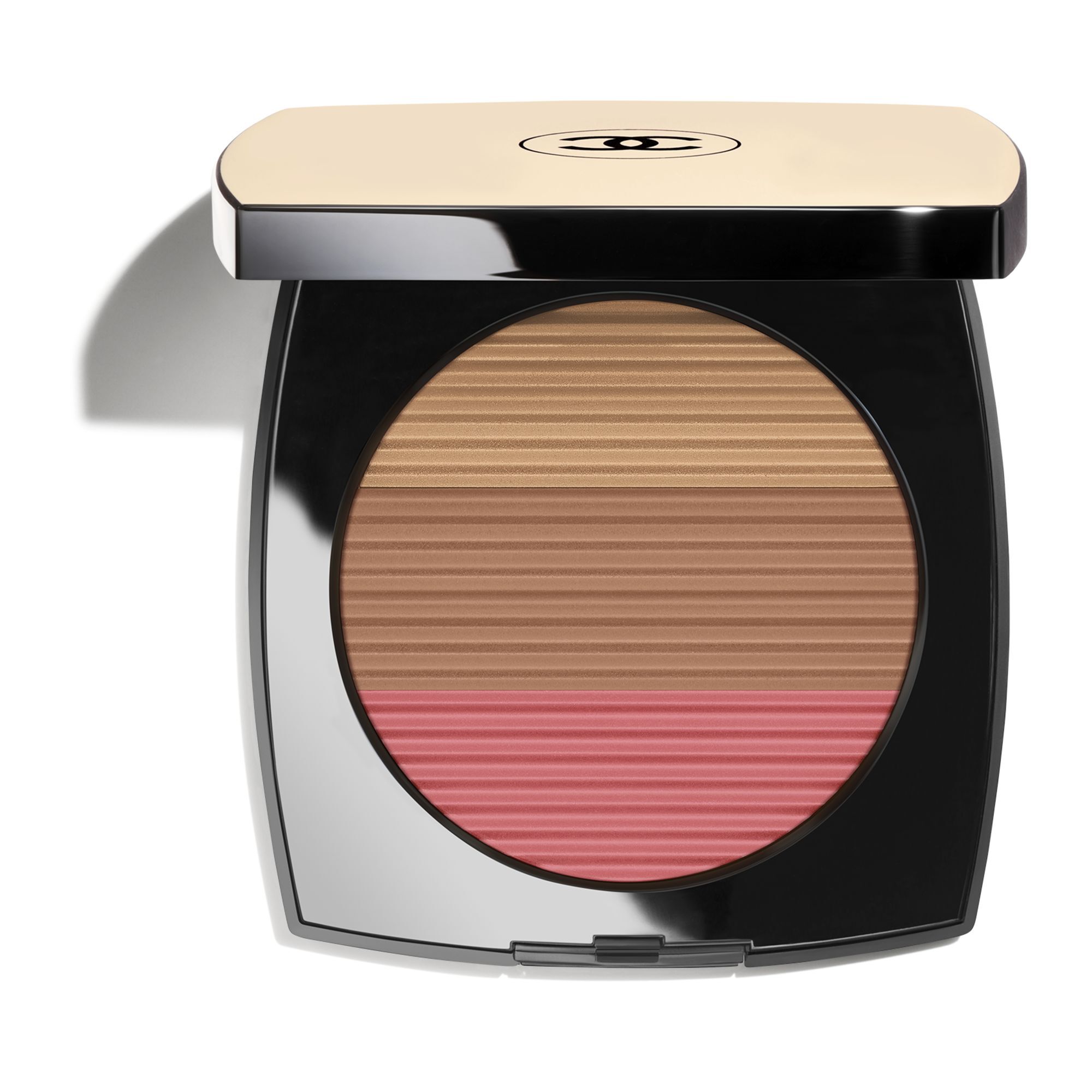 EN HARMONI AF TRE PUDDERE FOR SUND GL&Oslash;D. BRONZER, BLUSH, HIGHLIGHTER