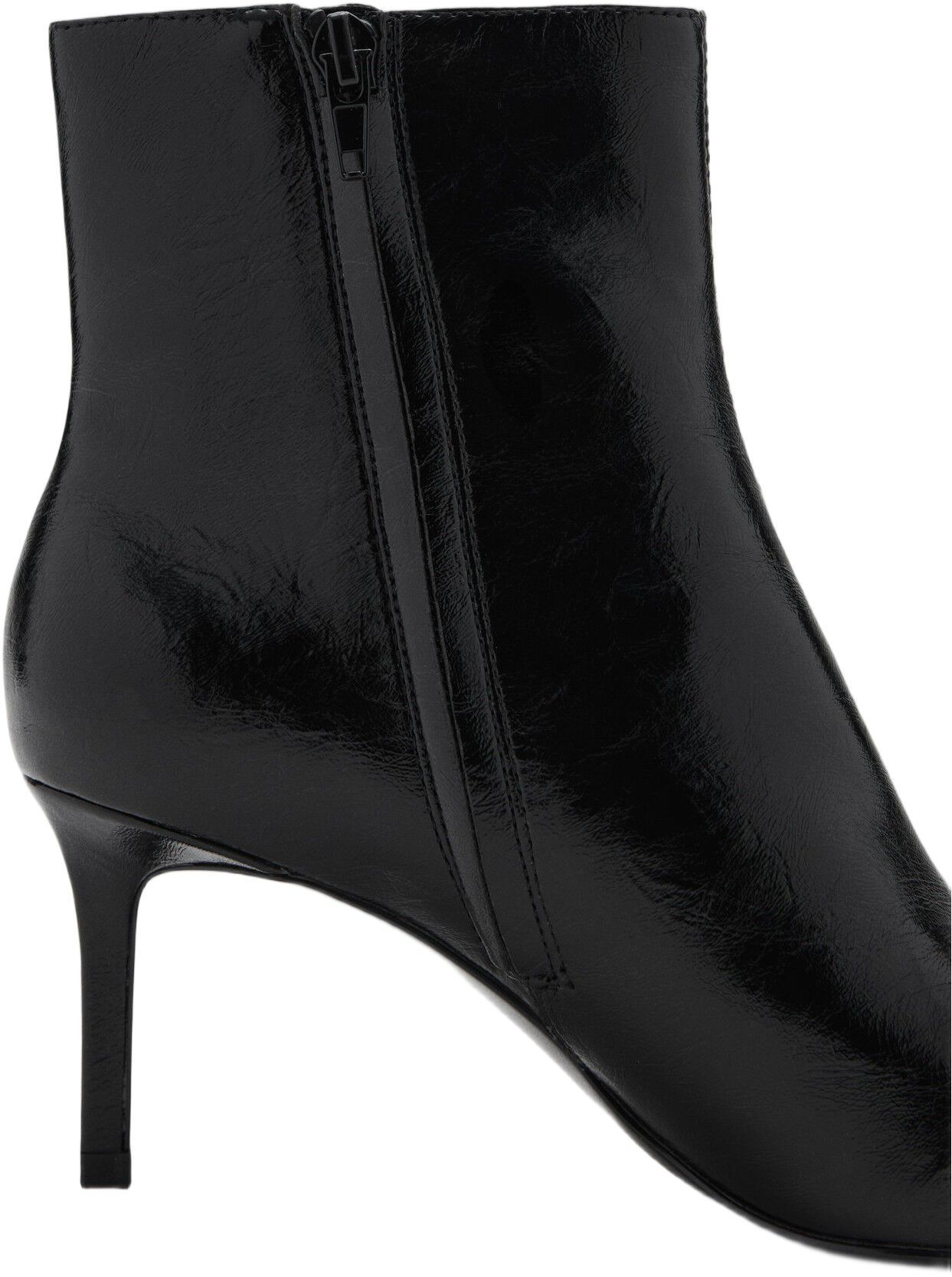 Pointed heel ankle boot