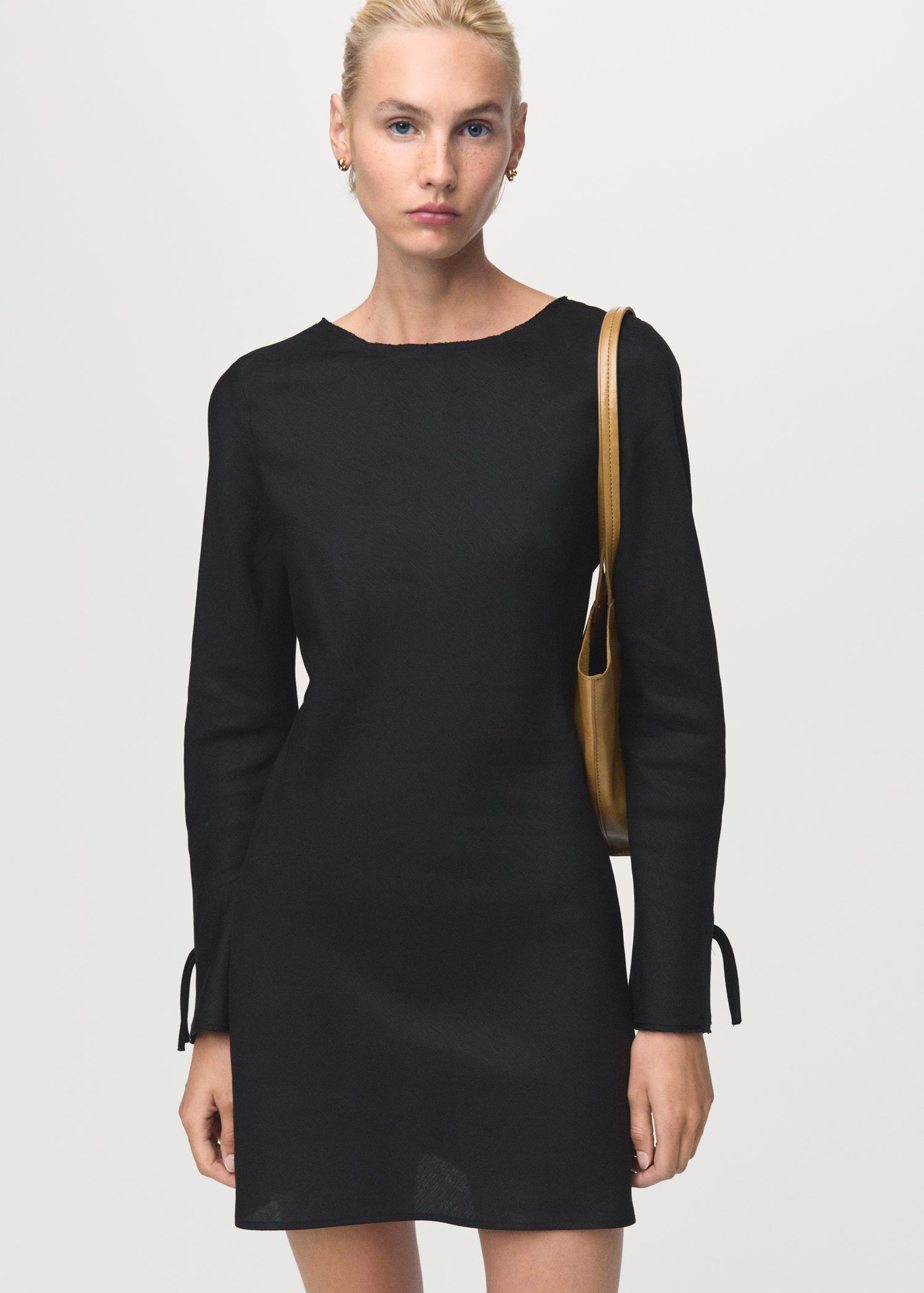 Linen dress with back opening
